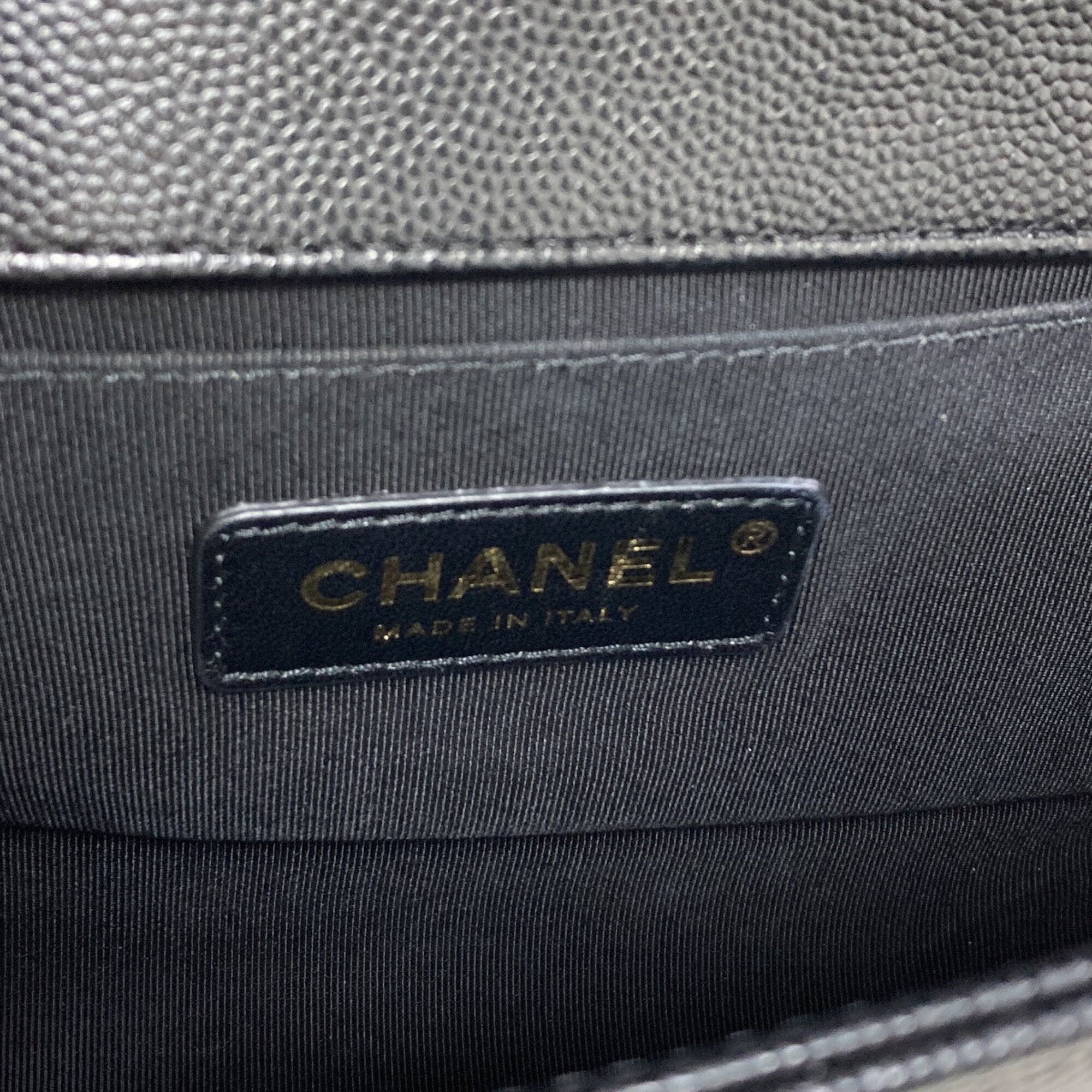 Chanel Black Leather Shoulder Bag (Pre-Owned)