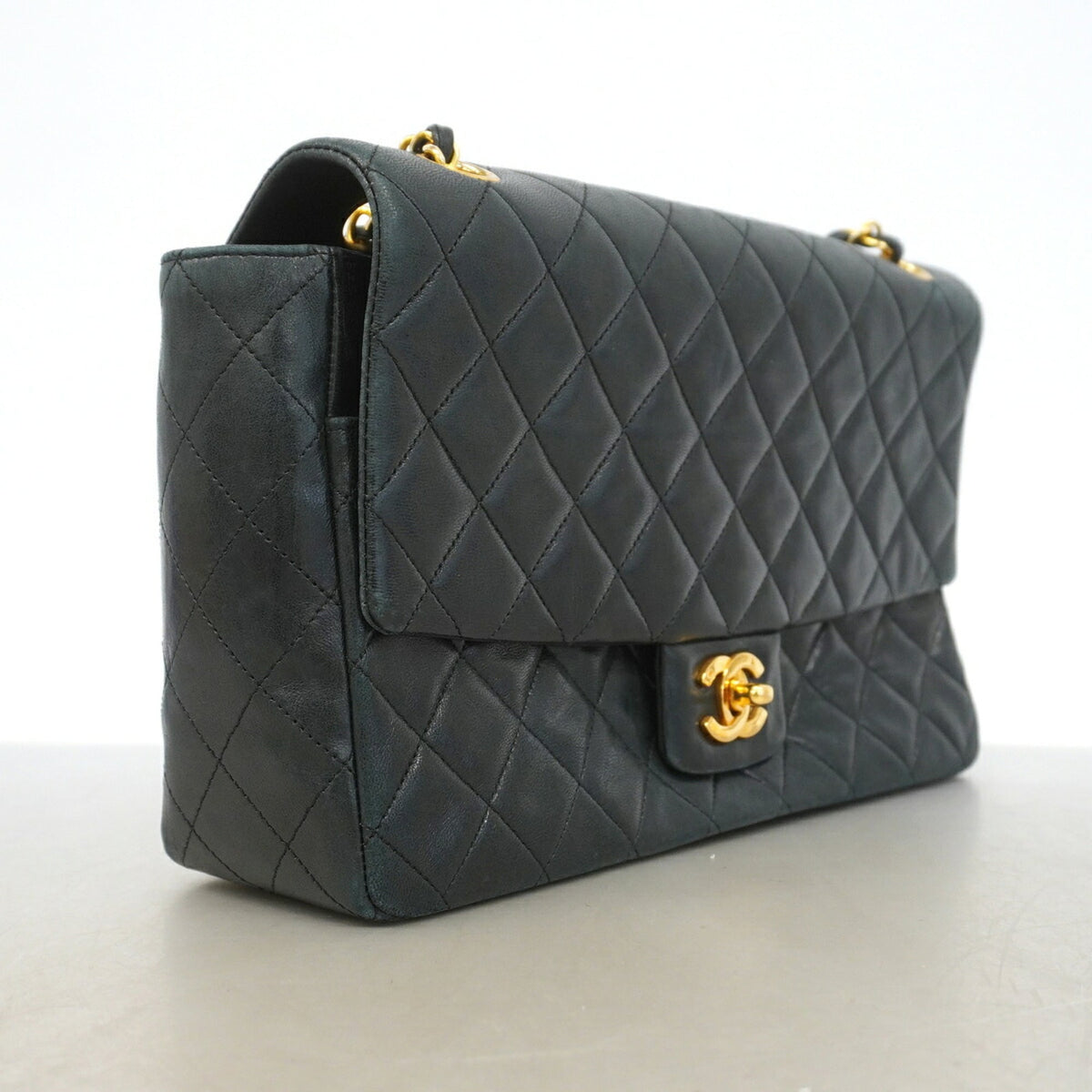 Chanel Black Leather Shoulder Bag (Pre-Owned)