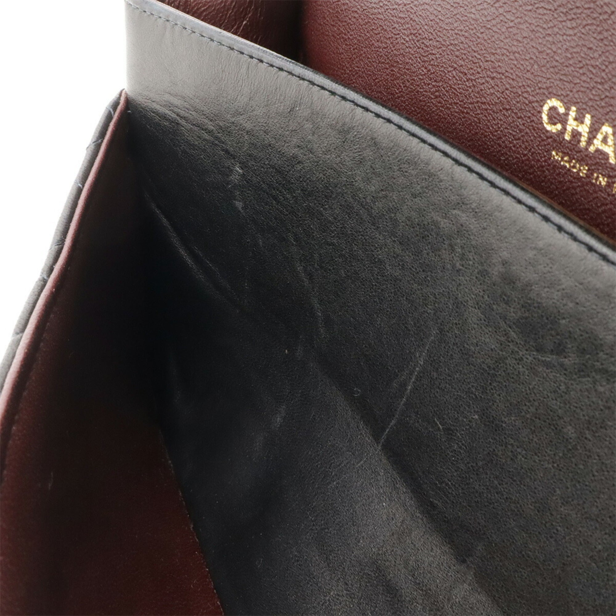 Chanel Matelasse Black Leather Shoulder Bag (Pre-Owned)