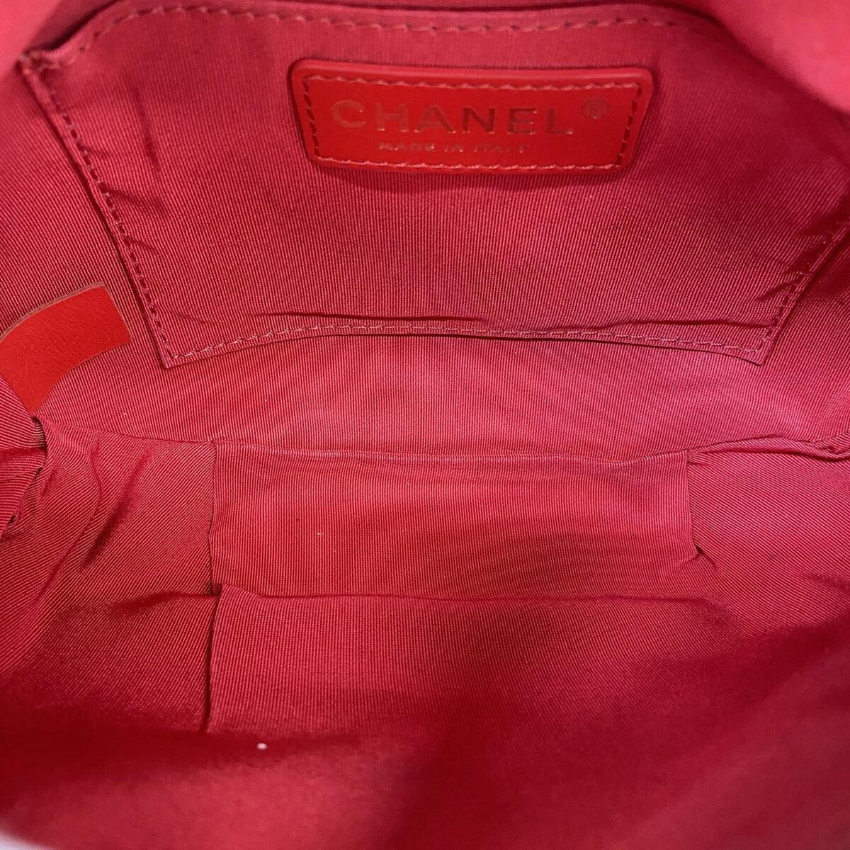 Chanel Red Color Leather Sling Bag (Pre-Owned)