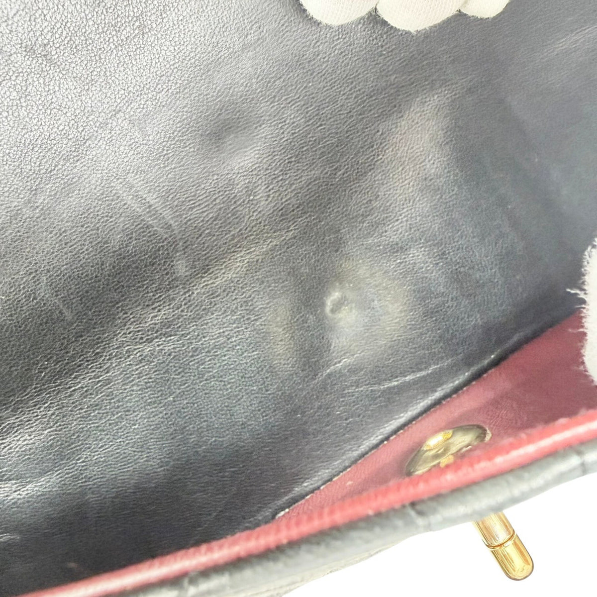 Chanel Black Leather Shoulder Bag (Pre-Owned)