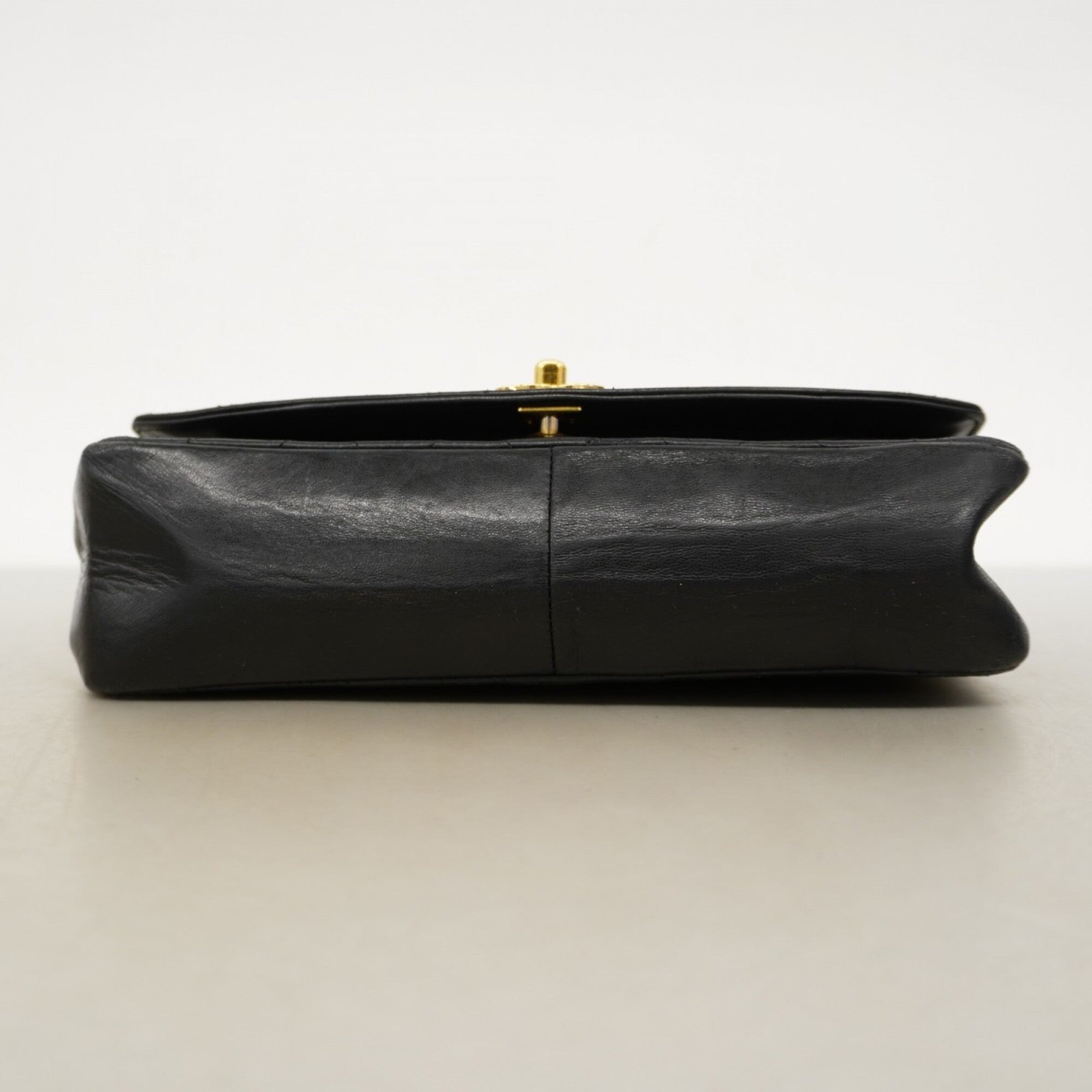 Chanel Black Leather Shoulder Bag (Pre-Owned)