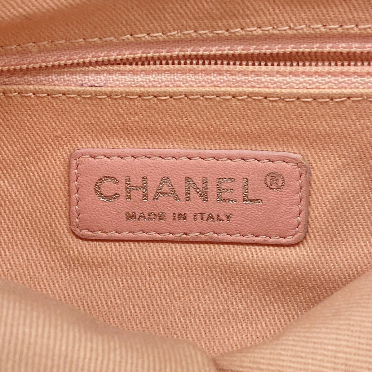 Chanel Pink White Straw Shoulder Bag (Pre-Owned)