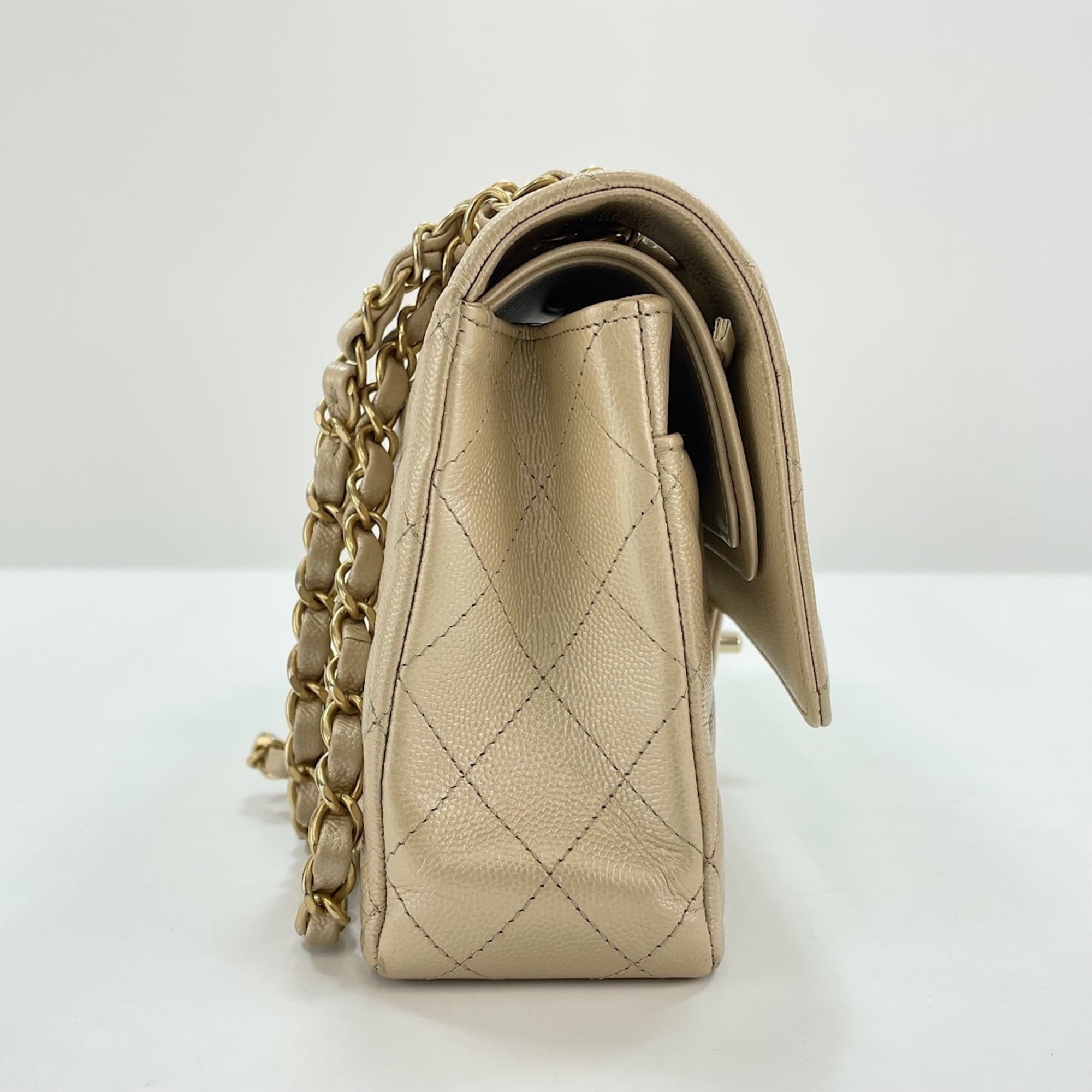Chanel Matelasse Beige Shoulder Bag (Pre-Owned)