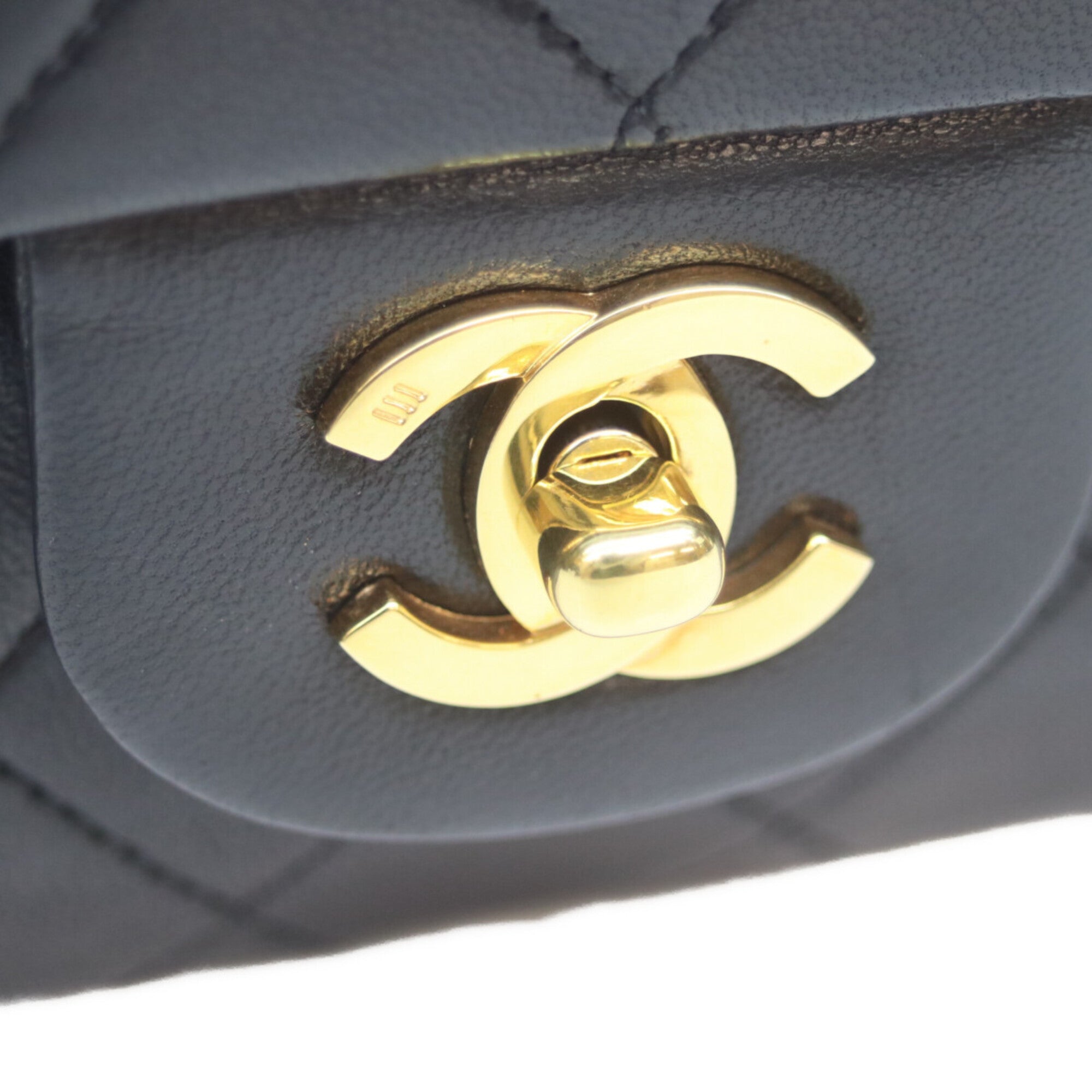 Chanel Black Leather Shoulder Bag (Pre-Owned)