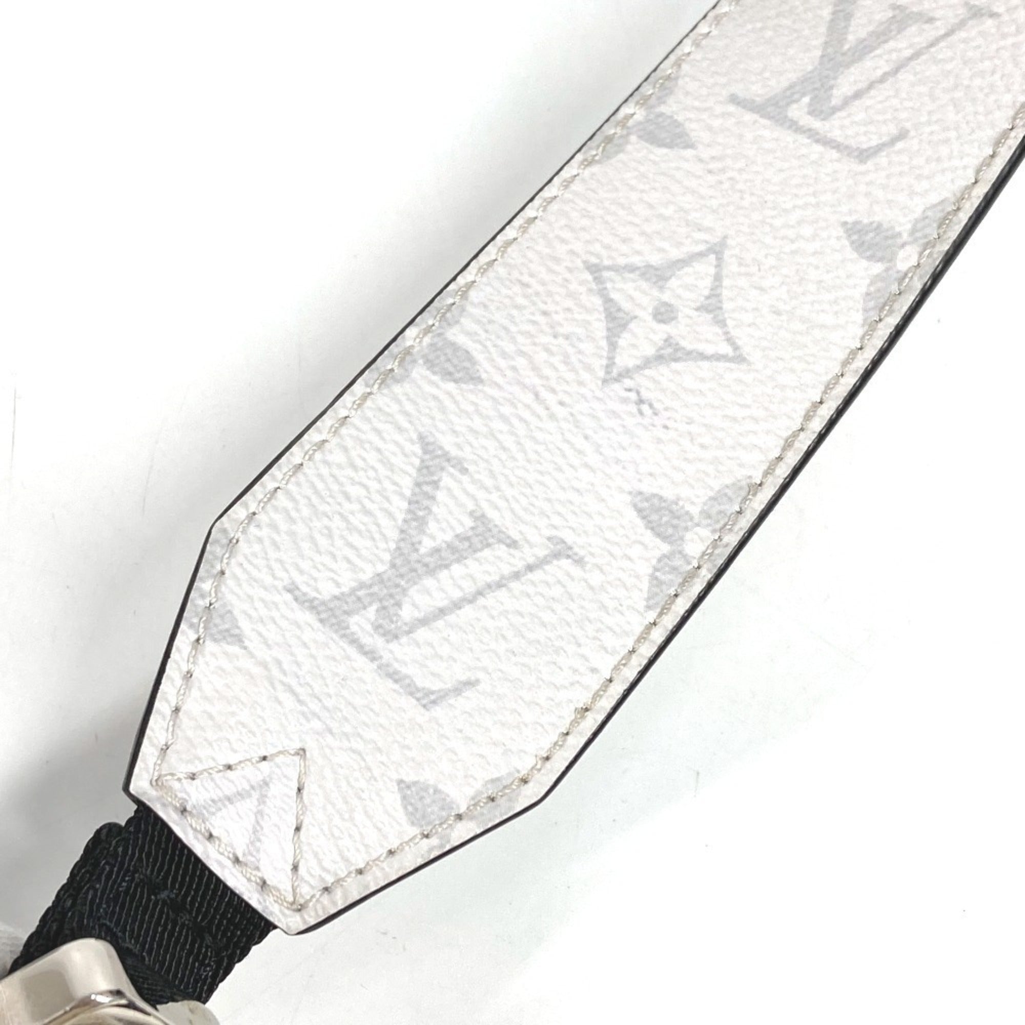 Louis Vuitton White Taigarama Shoulder Bag (Pre-Owned)