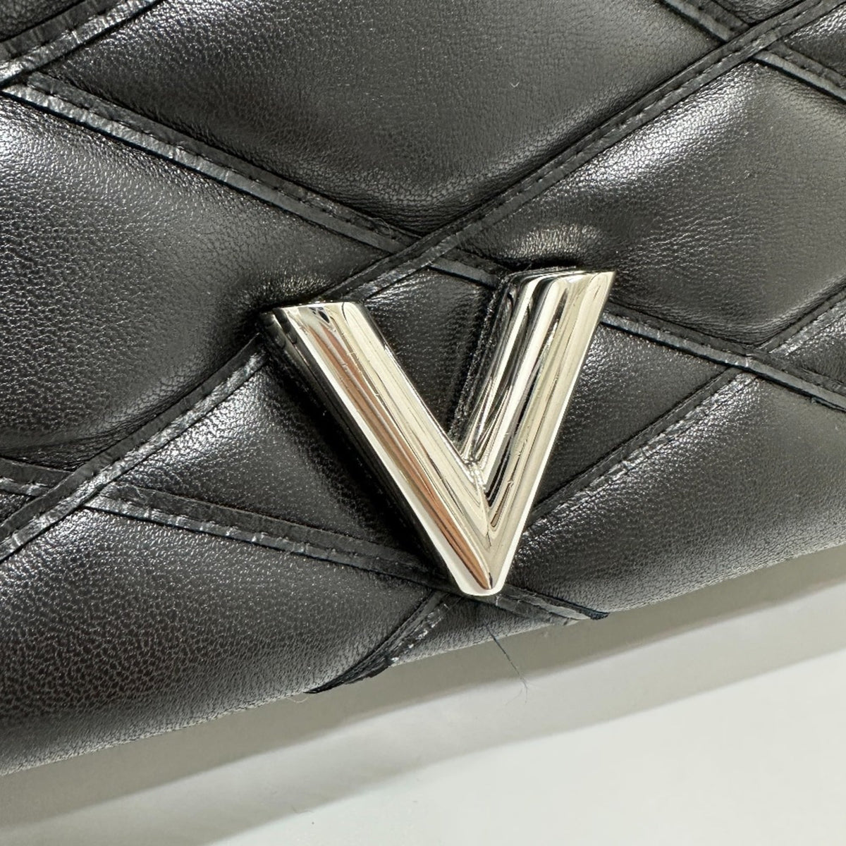 Louis Vuitton Black Noir Leather Handbag Shoulder Bag (Pre-Owned)