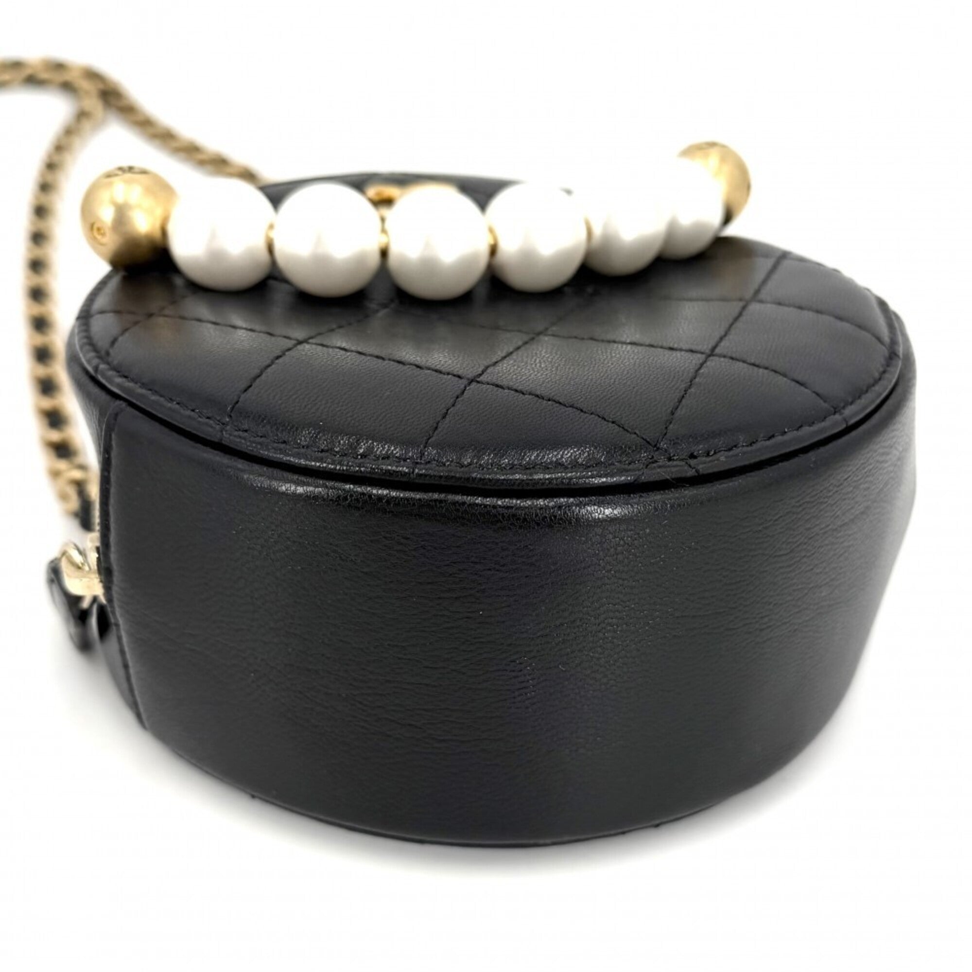 Chanel Black White Leather Shoulder Bag (Pre-Owned)