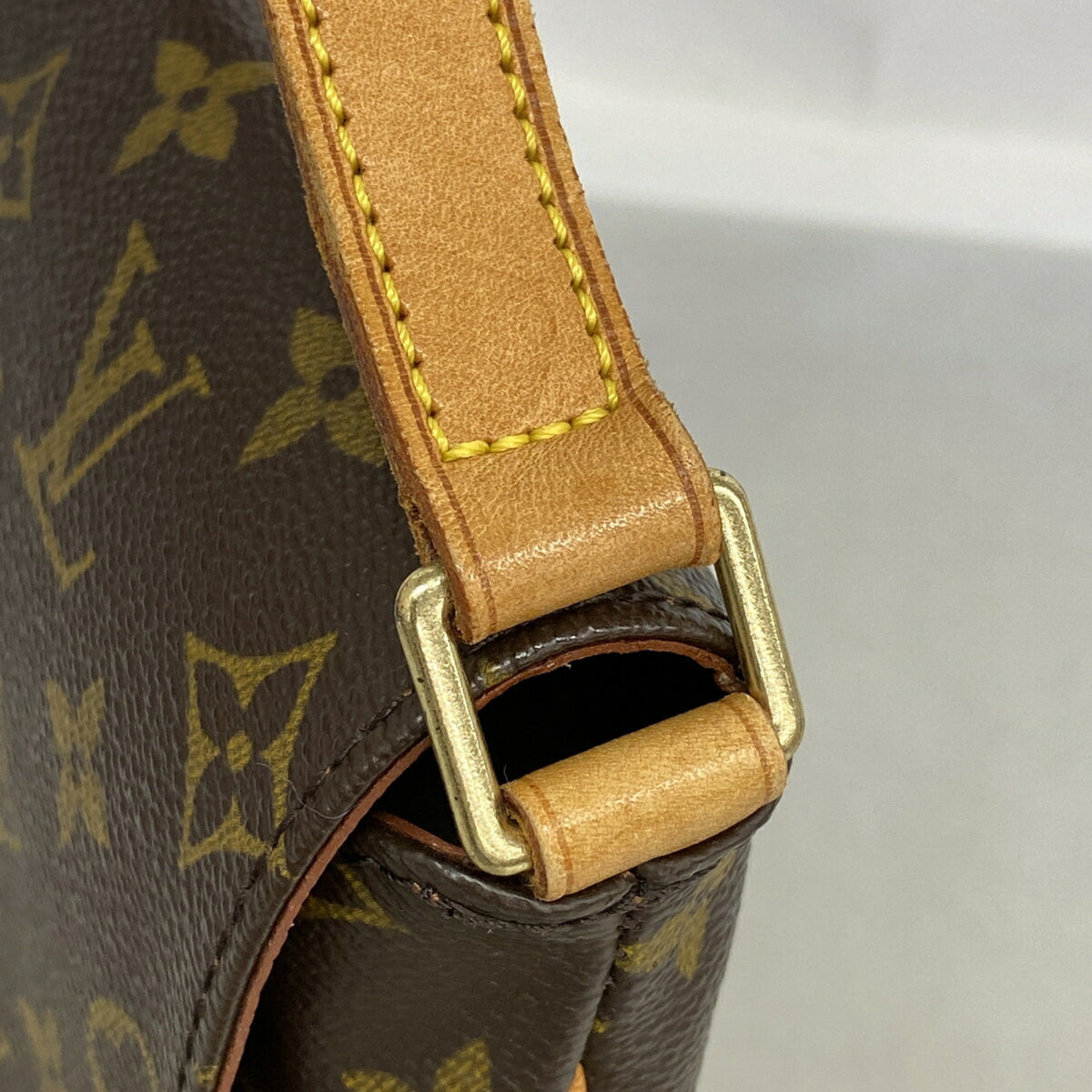 Louis Vuitton Brown Shoulder Bag (Pre-Owned)