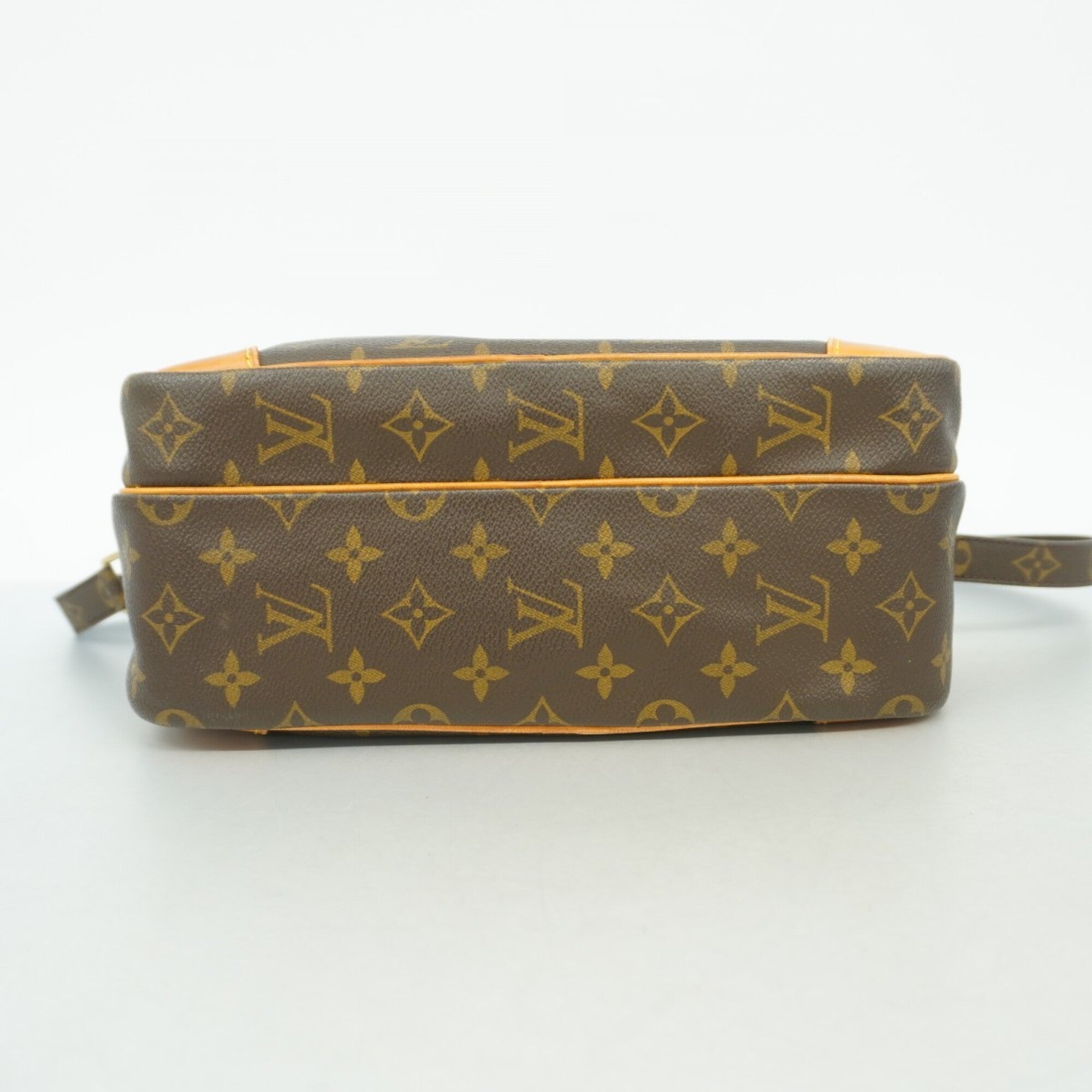 Louis Vuitton Brown Shoulder Bag (Pre-Owned)