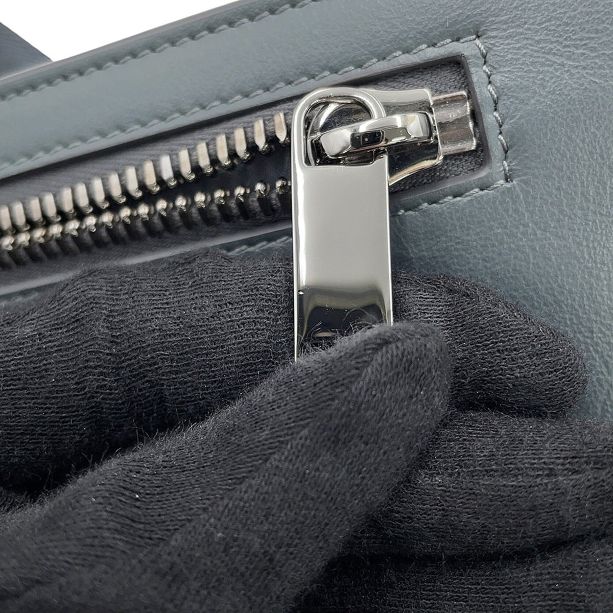 Christian Dior Gray Leather Sling Bag (Pre-Owned)