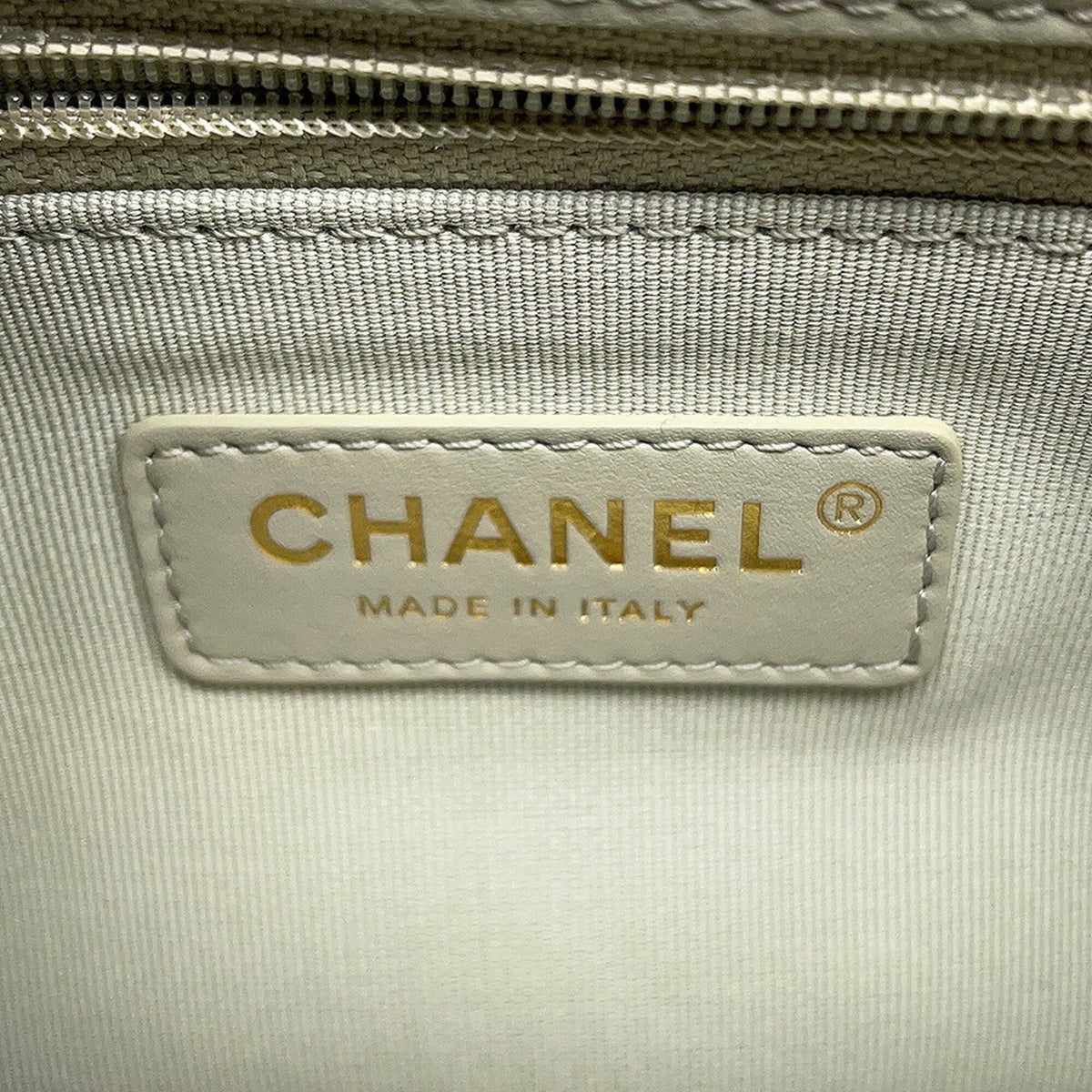 Chanel Matelasse Gray Leather Handbag Shoulder Bag (Pre-Owned)