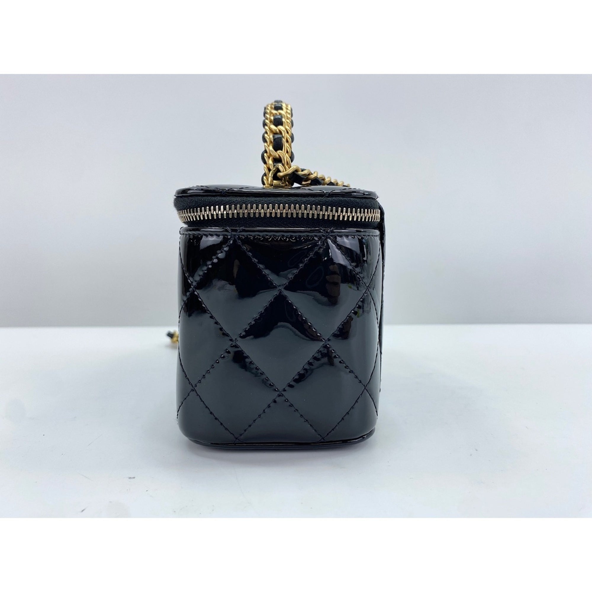 Chanel Black Shoulder Bag (Pre-Owned)