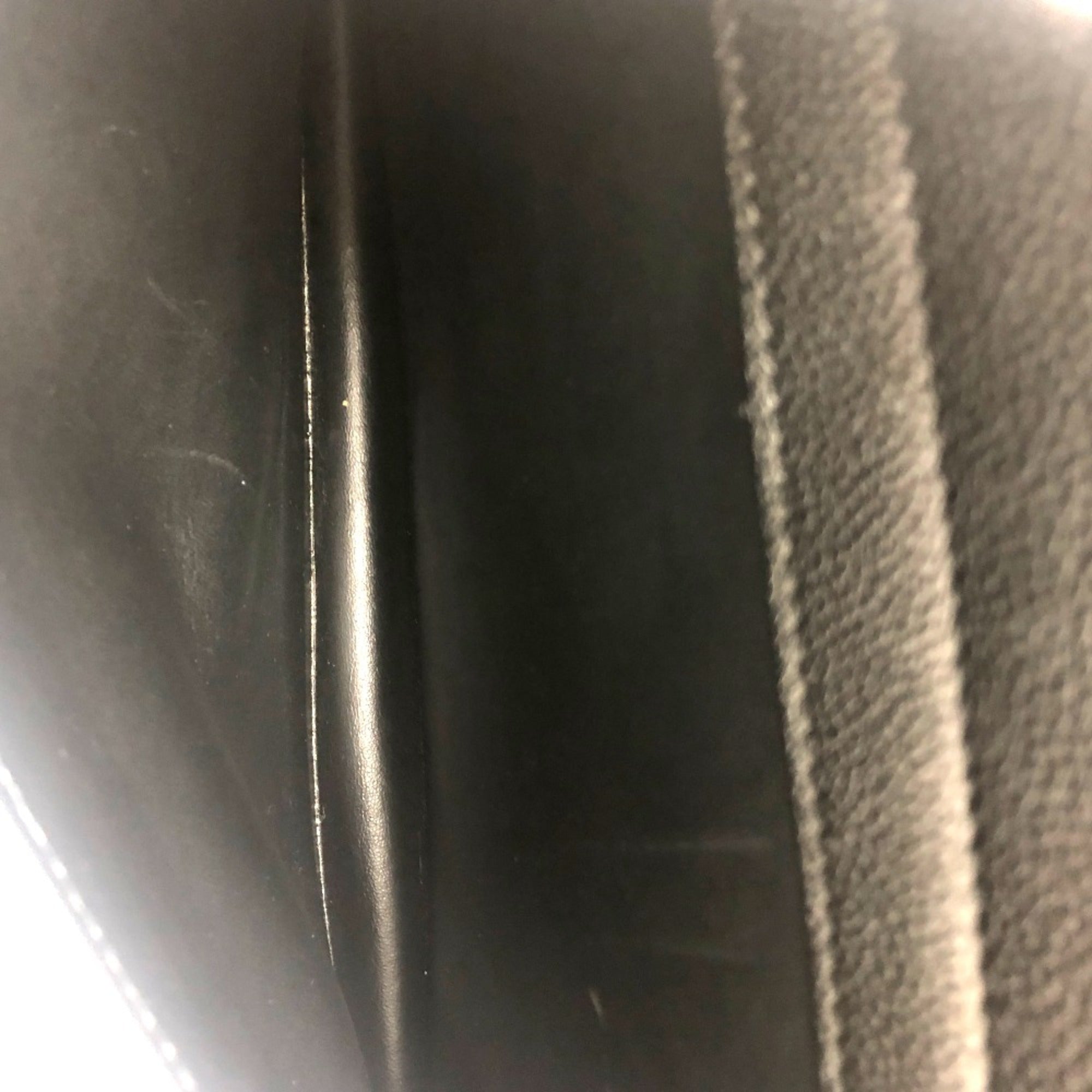 Burberry Black Leather Handbag (Pre-Owned)