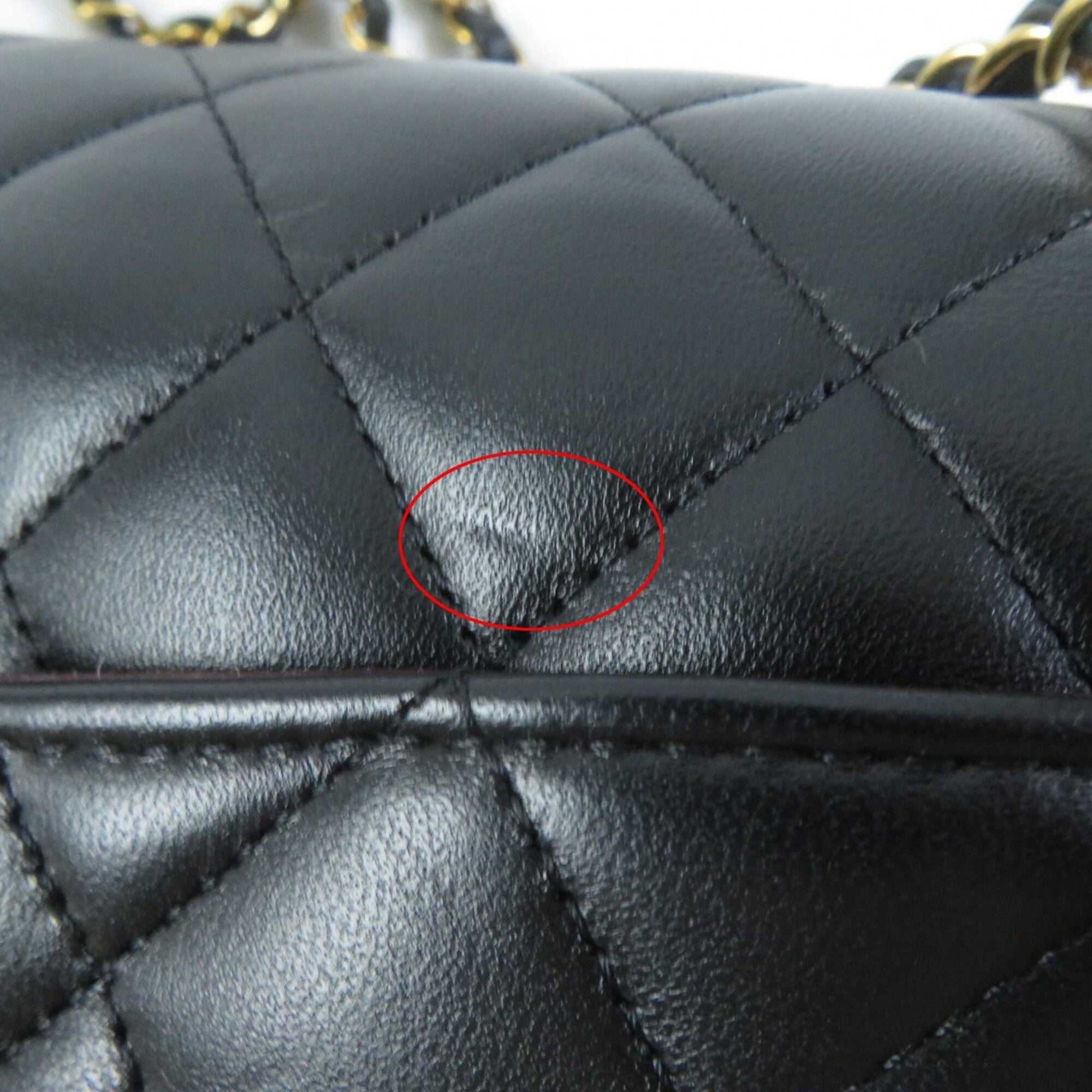 Chanel Black Leather Shoulder Bag (Pre-Owned)
