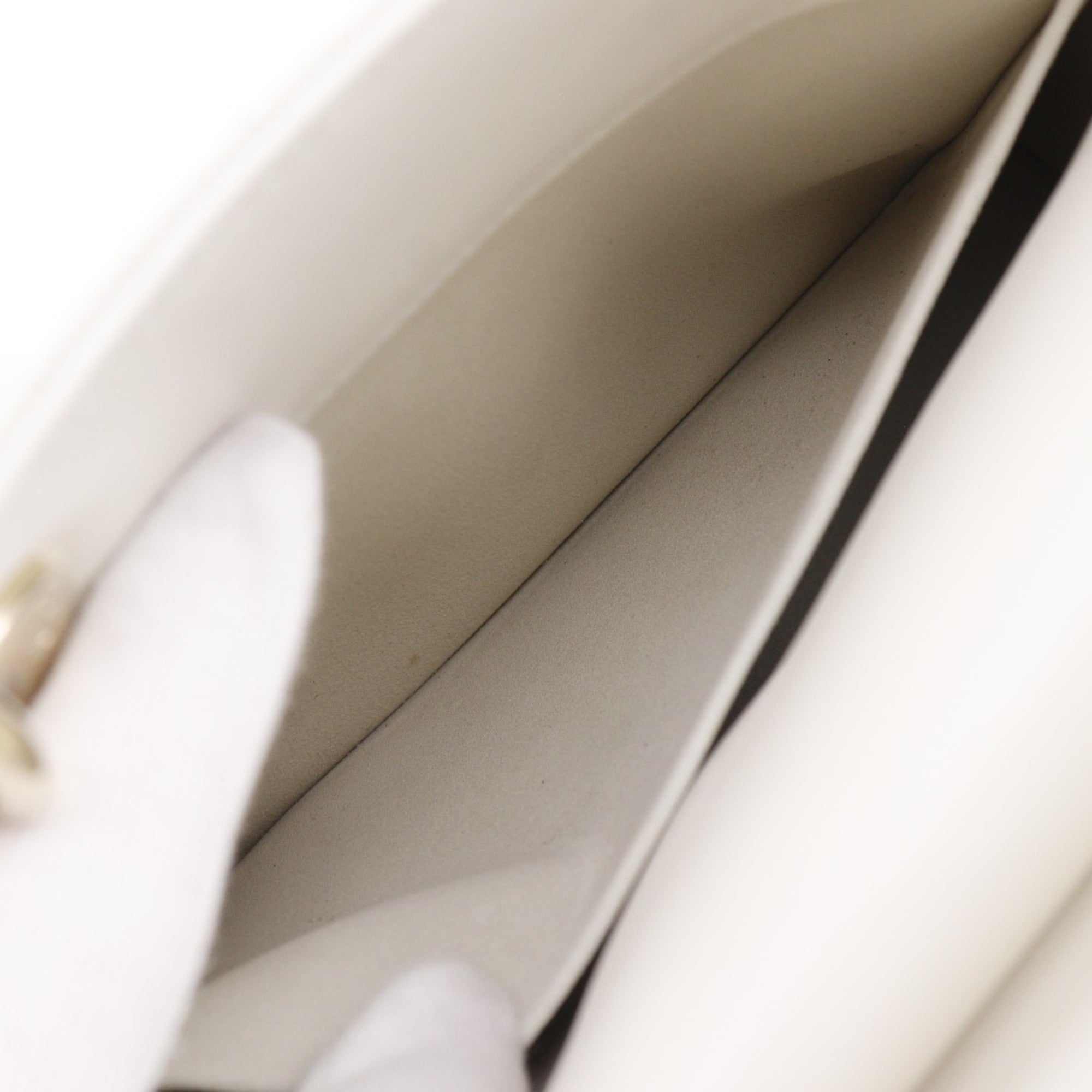 Christian Dior White Leather Handbag (Pre-Owned)