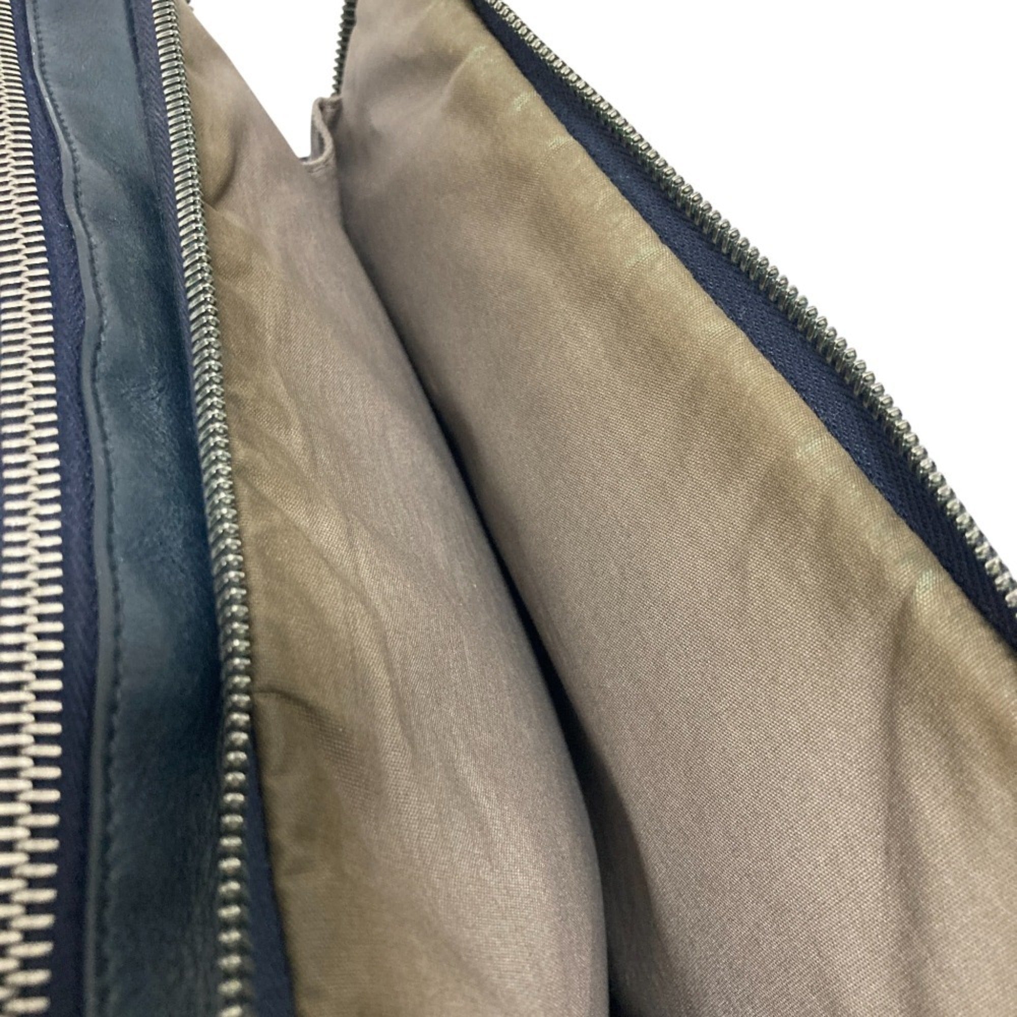 Bottega Veneta Navy Messenger Bag Shoulder Bag (Pre-Owned)