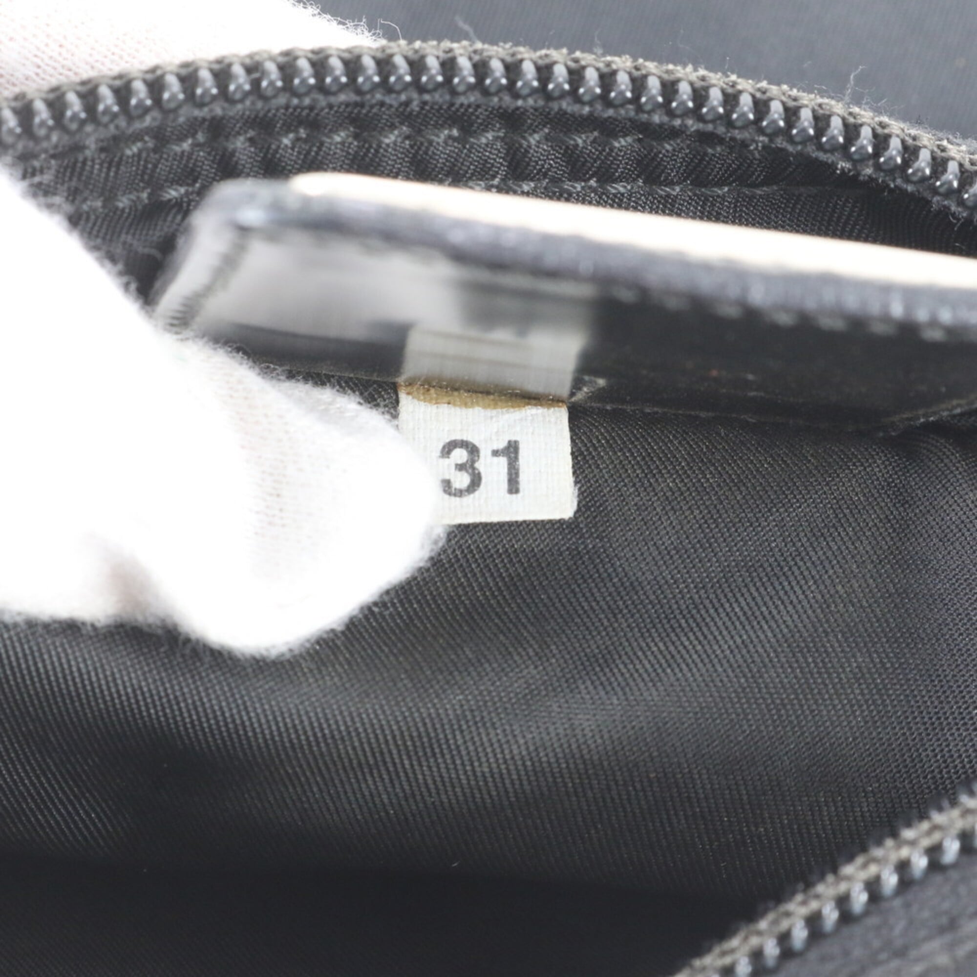 Prada Black Nylon Leather Messenger Bag Shoulder Bag (Pre-Owned)