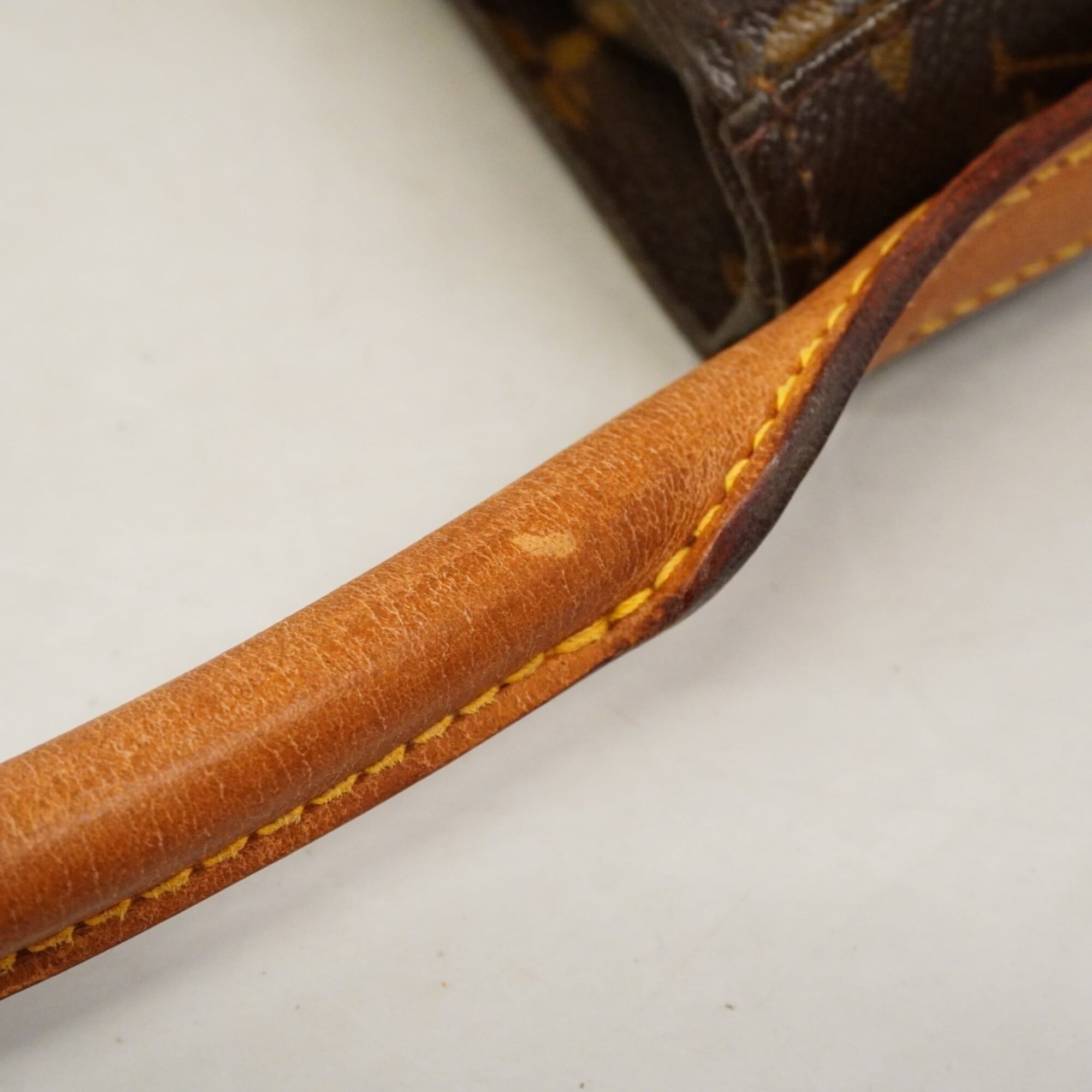 Louis Vuitton Brown Shoulder Bag (Pre-Owned)