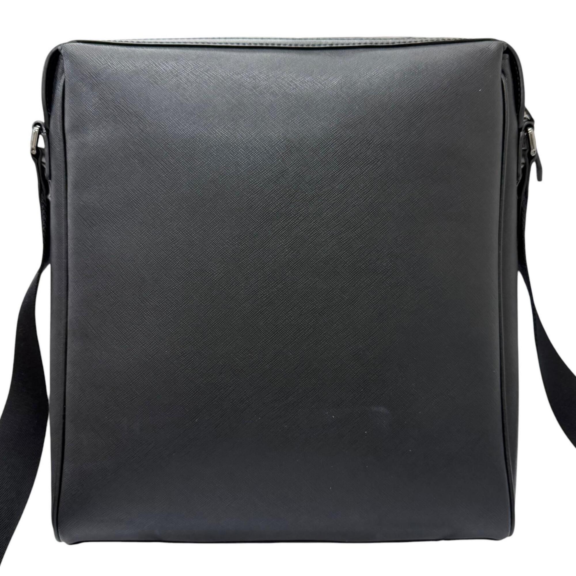 Bally Black Leather Crossbody Bag Shoulder Bag (Pre-Owned)