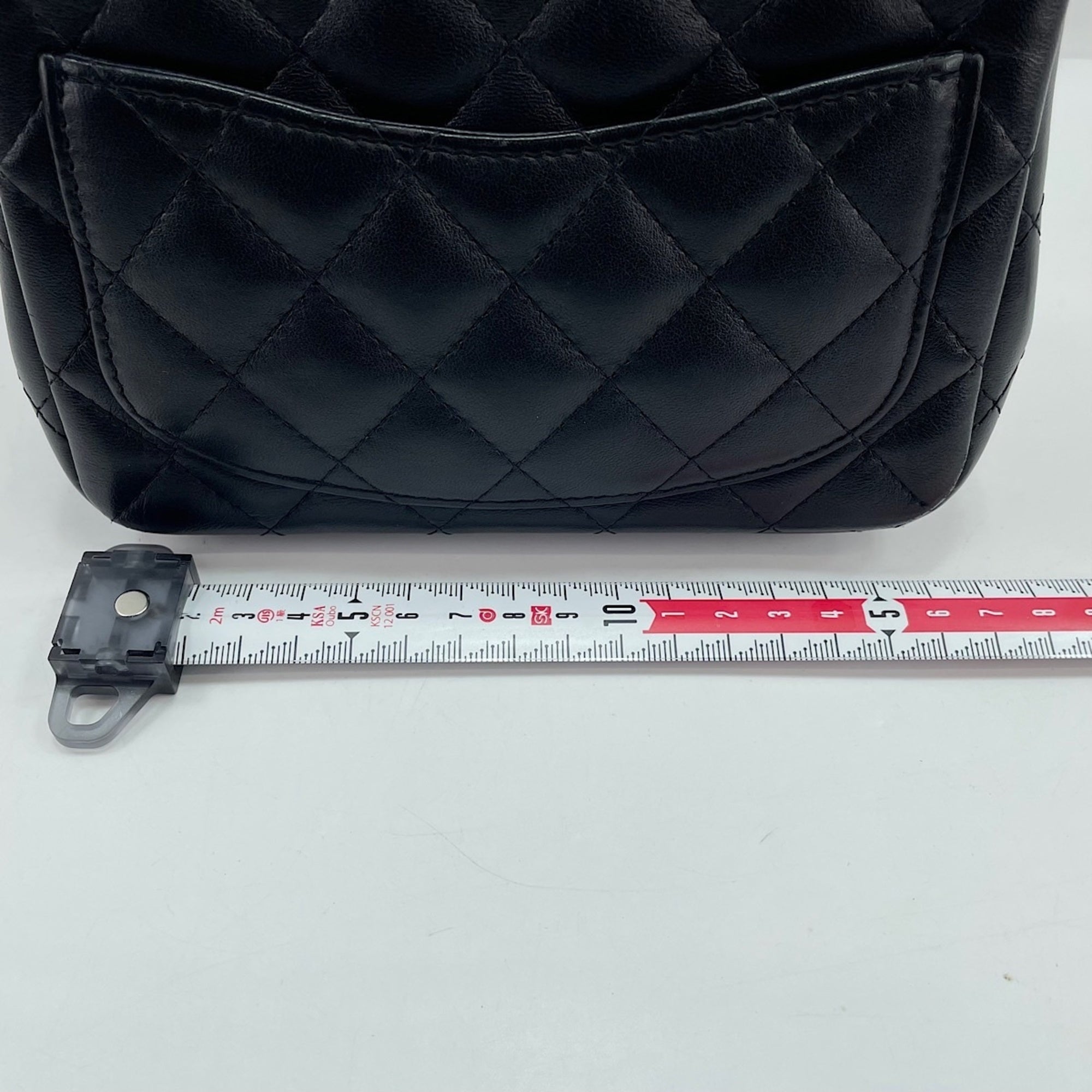 Chanel Black Shoulder Bag (Pre-Owned)