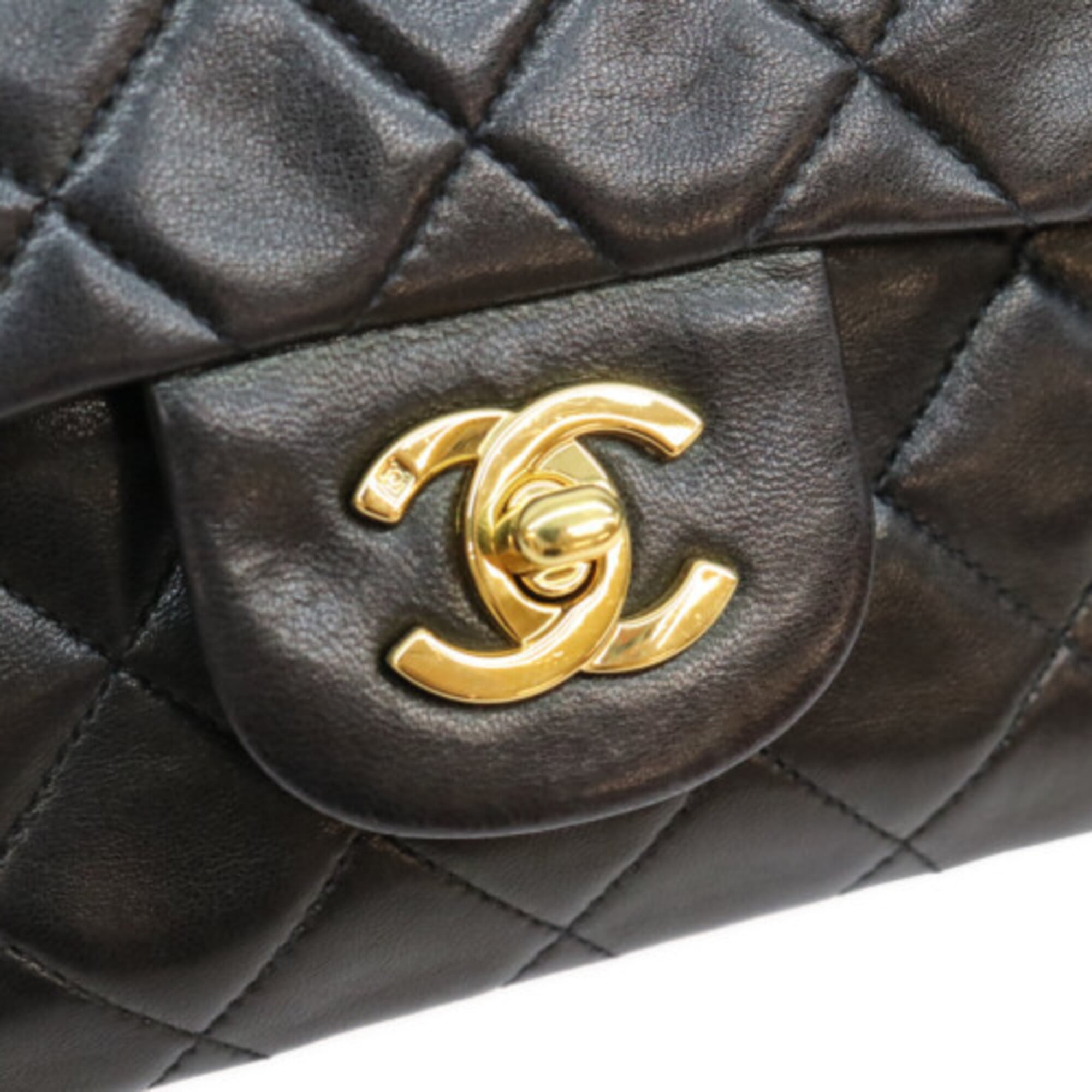 Chanel Black Leather Shoulder Bag (Pre-Owned)