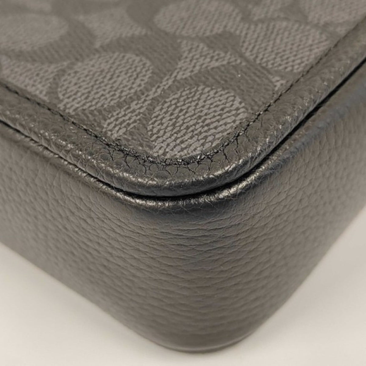 Coach Signature Black Pvc Leather Shoulder Bag (Pre-Owned)