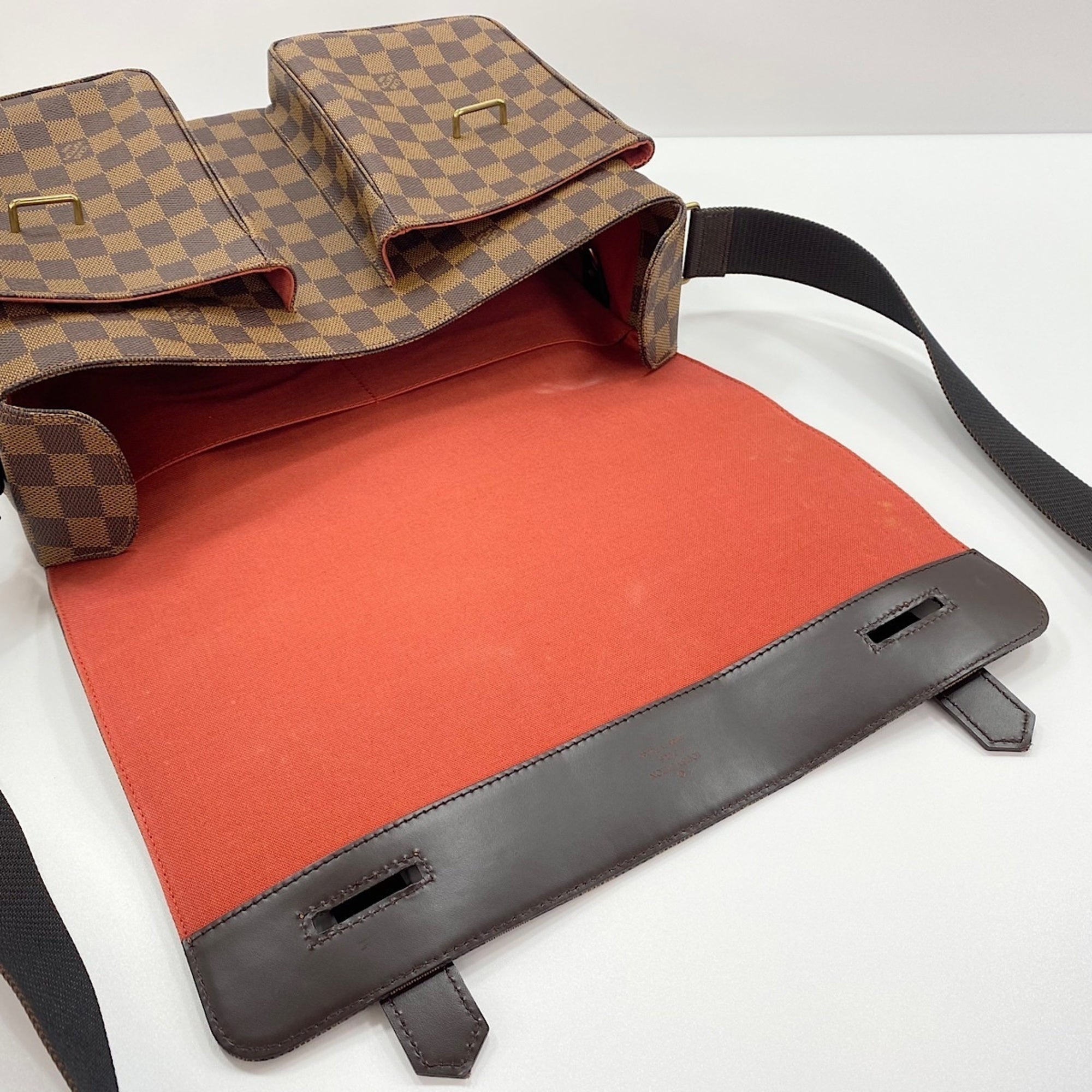 Louis Vuitton Brown Shoulder Bag (Pre-Owned)