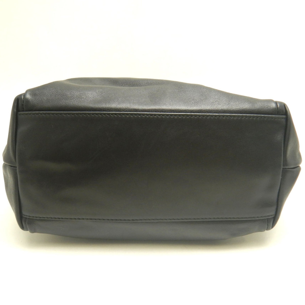 Salvatore Ferragamo Vara Black Leather Handbag (Pre-Owned)