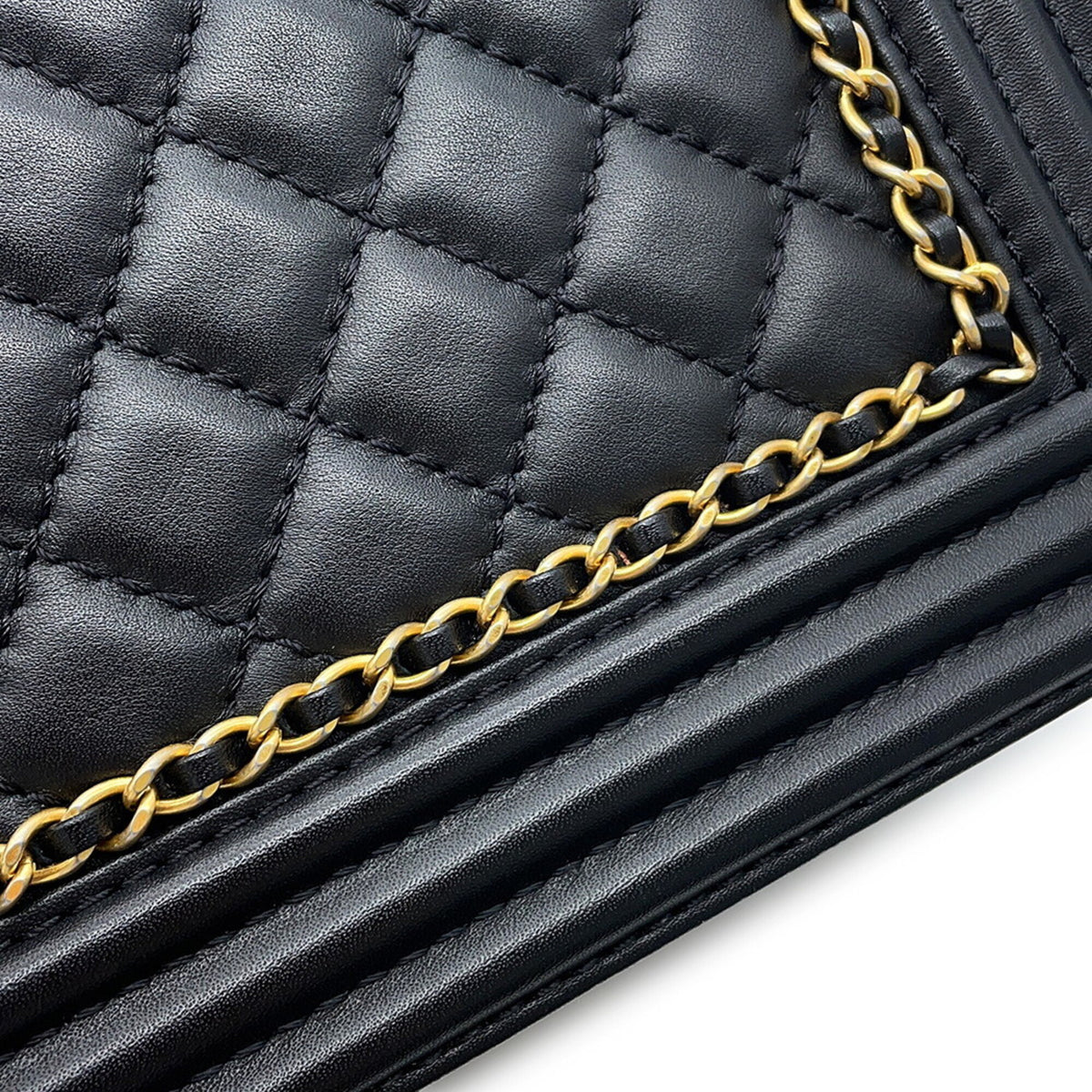 Chanel Boy Chanel Black Grained Calfskin Handbag Shoulder Bag (Pre-Owned)