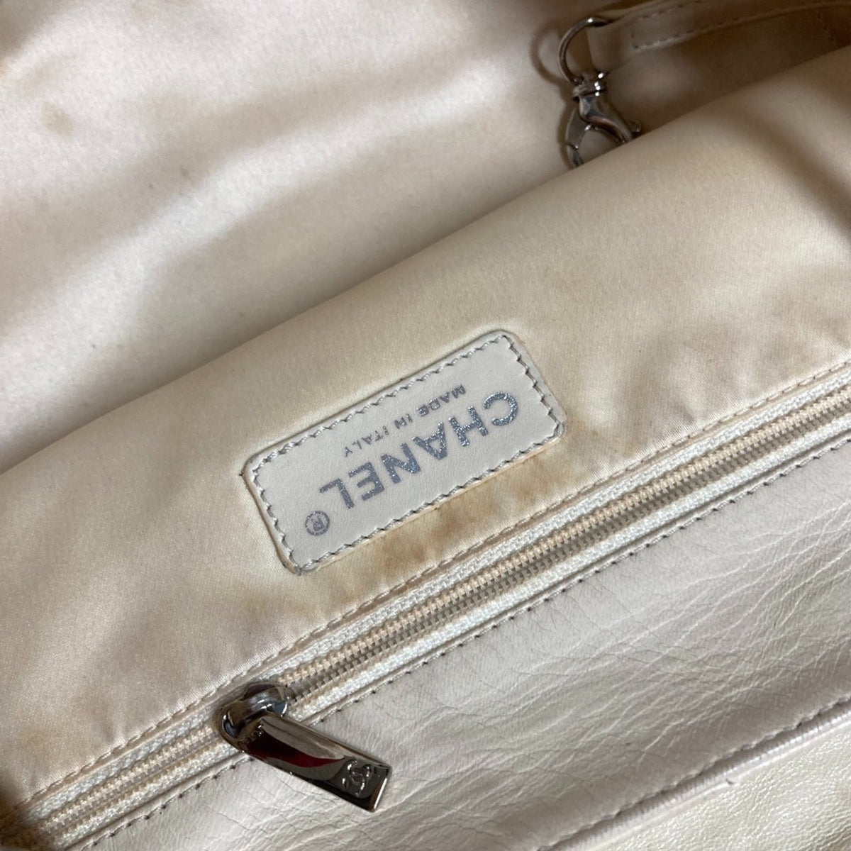 Chanel Beige Black Leather Shoulder Bag (Pre-Owned)