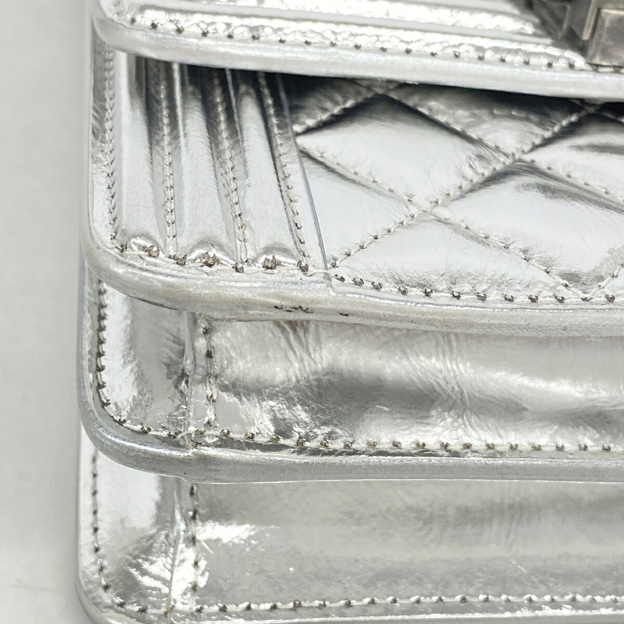 Chanel Silver Leather Shoulder Bag (Pre-Owned)