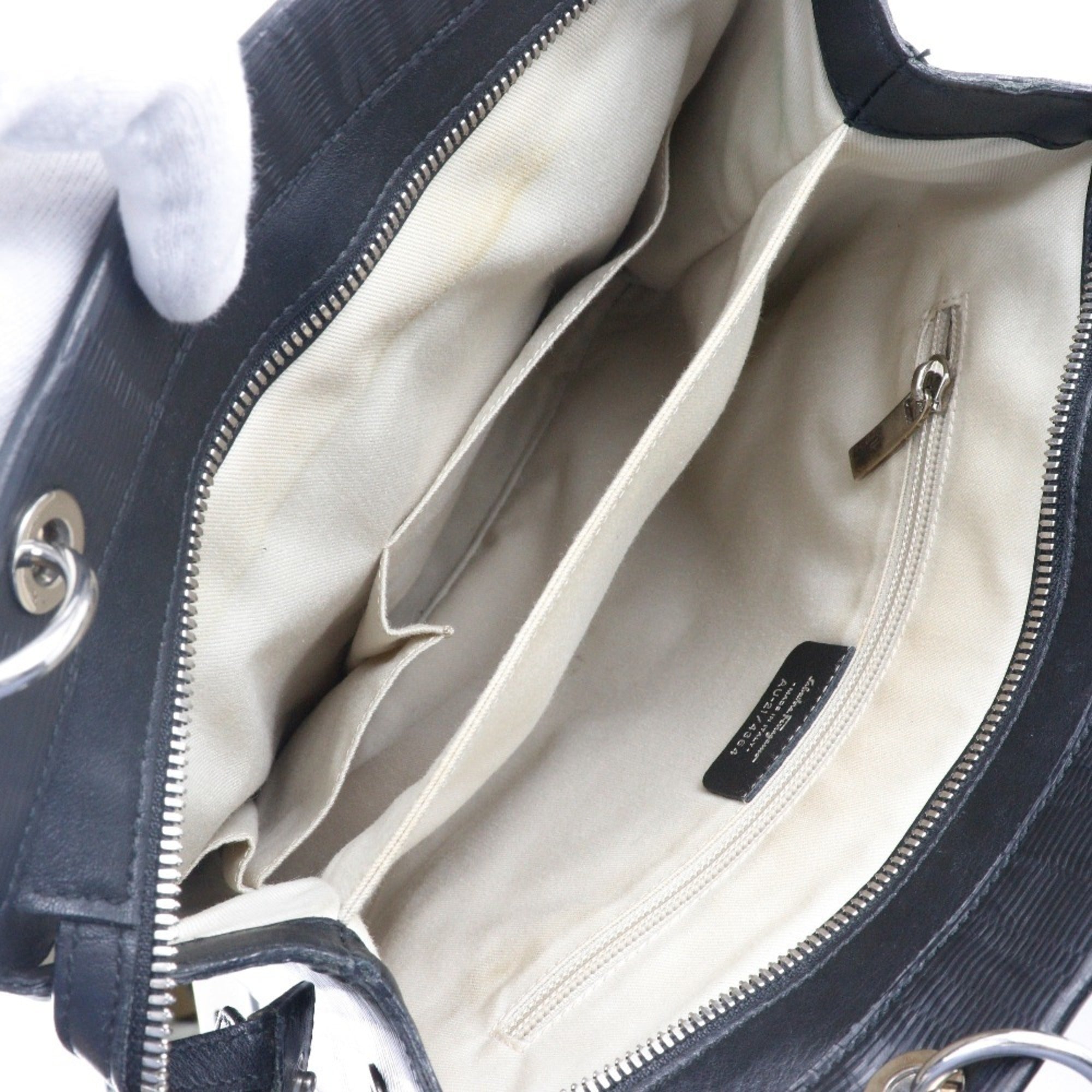 Salvatore Ferragamo Gancini Black Leather Shoulder Bag (Pre-Owned)