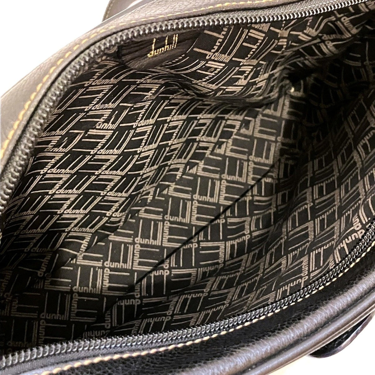 Dunhill Black Leather Shoulder Bag (Pre-Owned)