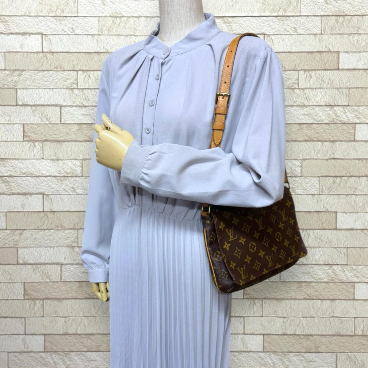 Louis Vuitton Brown Monogram Canvas Shoulder Bag (Pre-Owned)