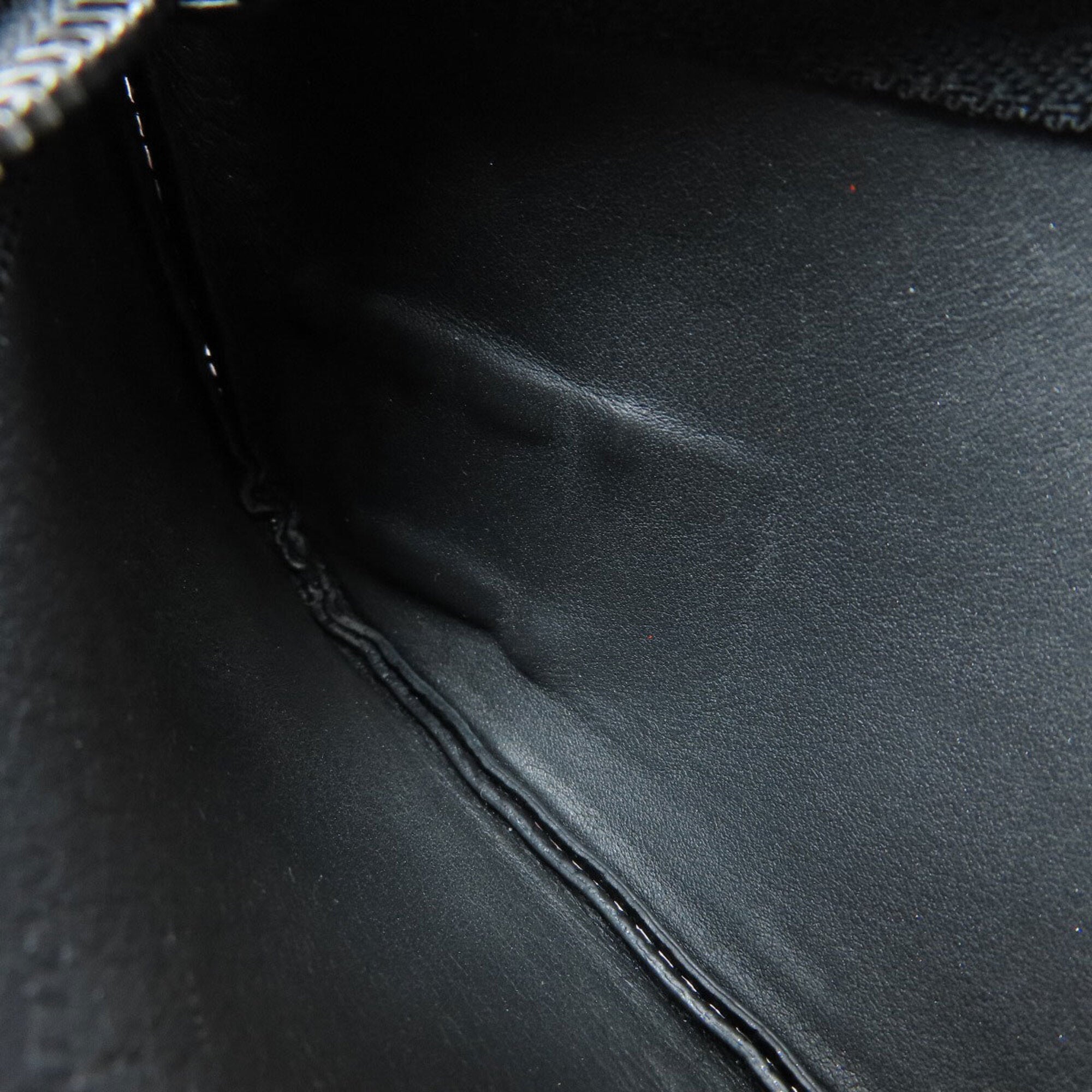 Louis Vuitton Noir Leather Pochette (Pre-Owned)