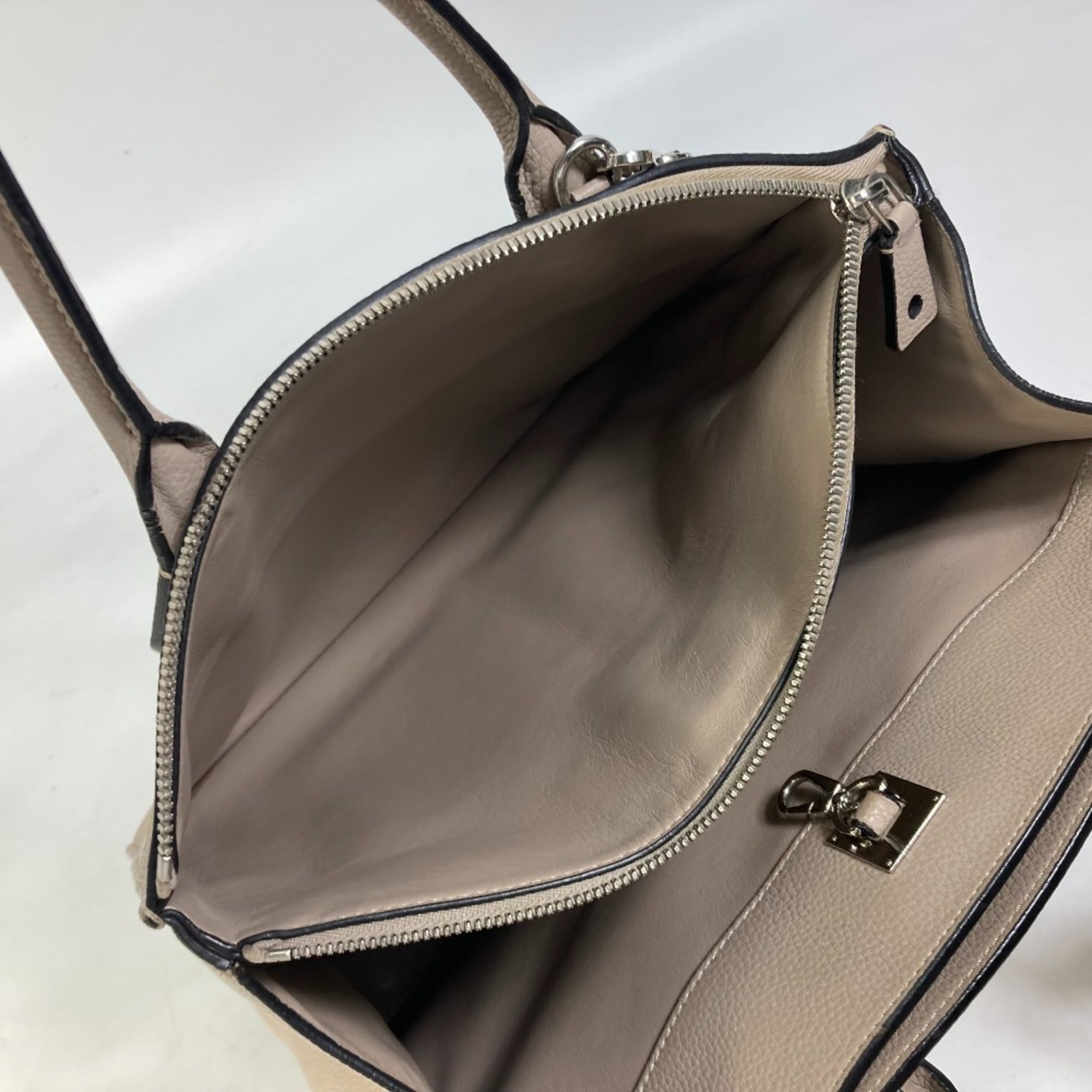Louis Vuitton Gray Leather Handbag (Pre-Owned)