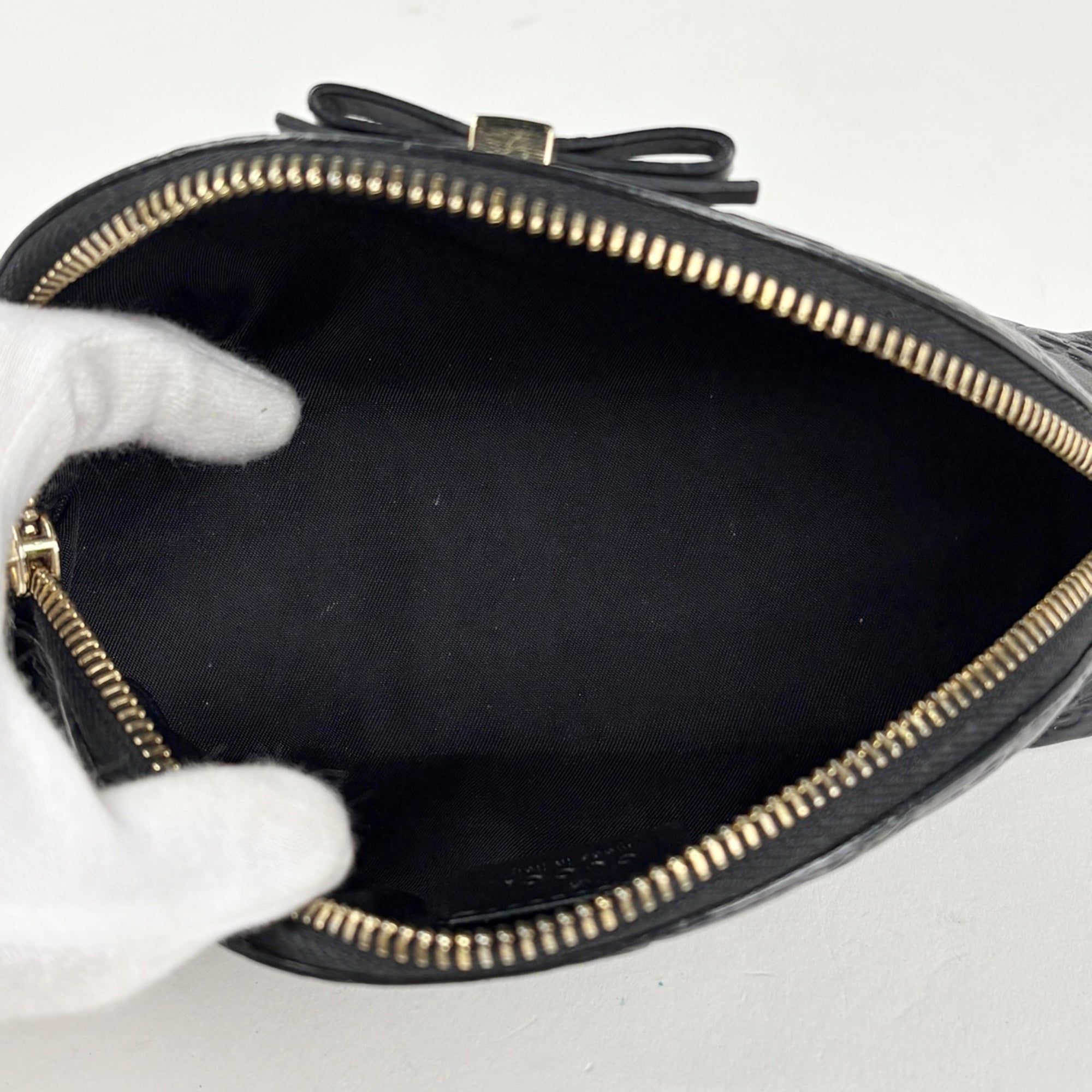 Gucci Black Leather Pouch (Pre-Owned)