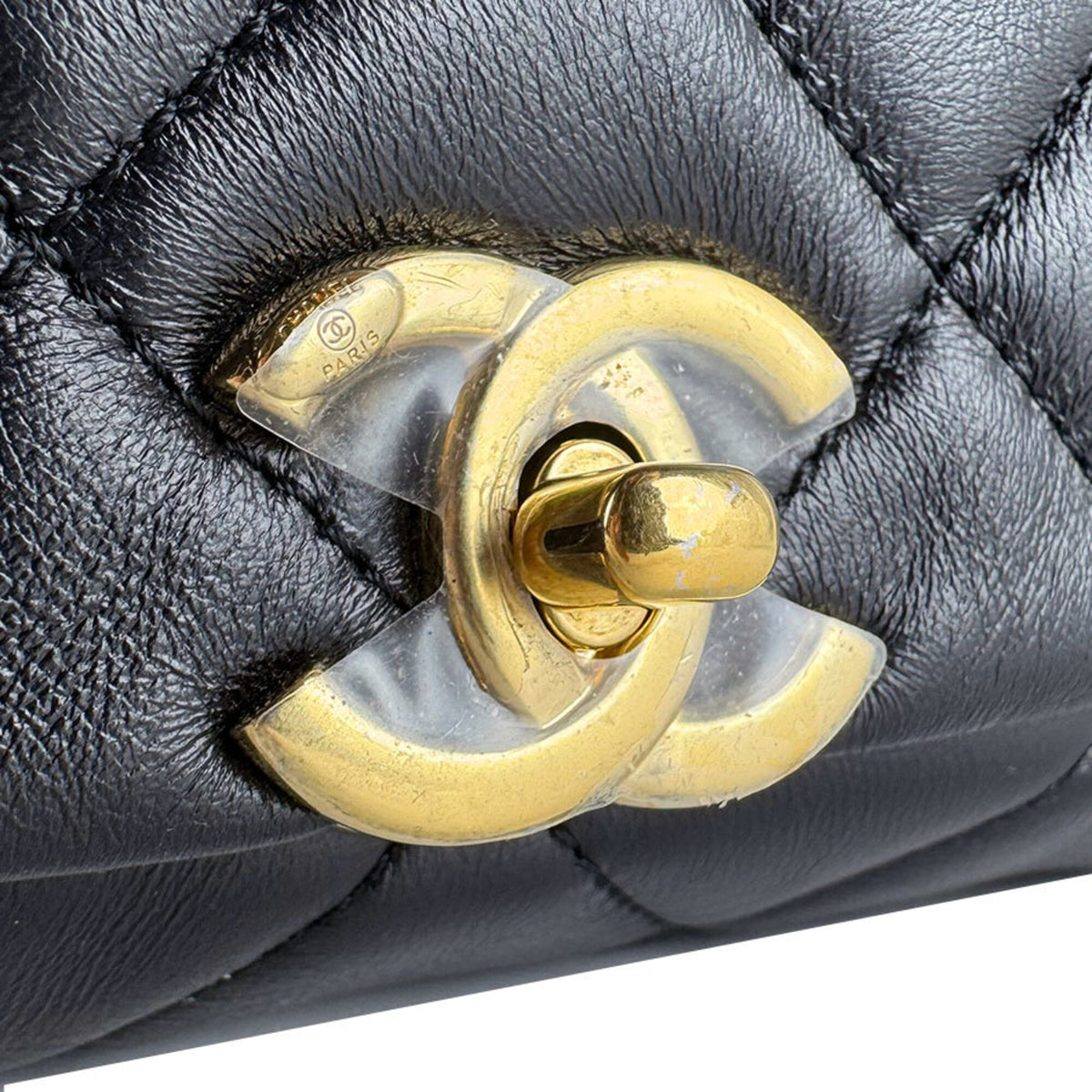 Chanel Black Leather Shoulder Bag (Pre-Owned)