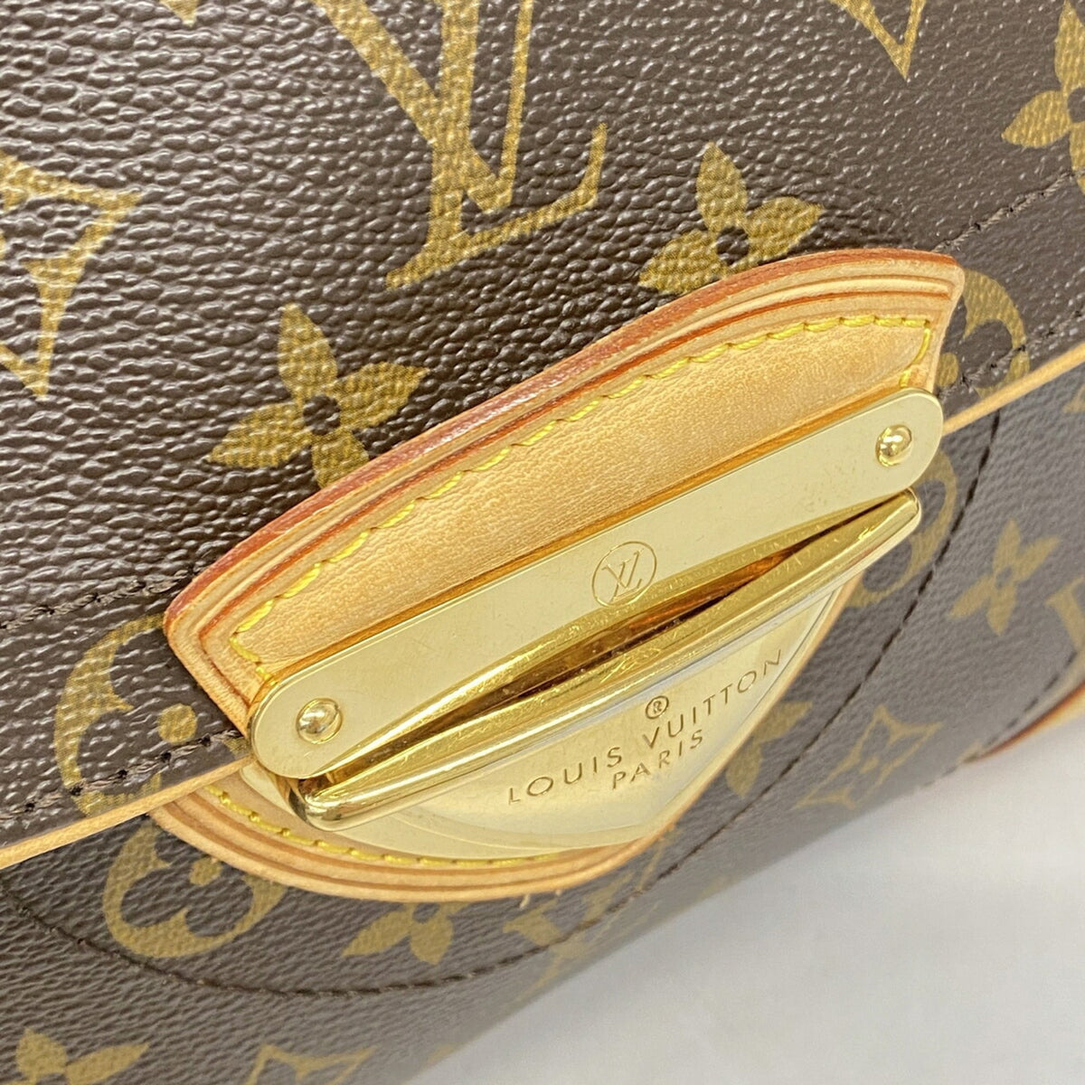Louis Vuitton Brown Shoulder Bag (Pre-Owned)