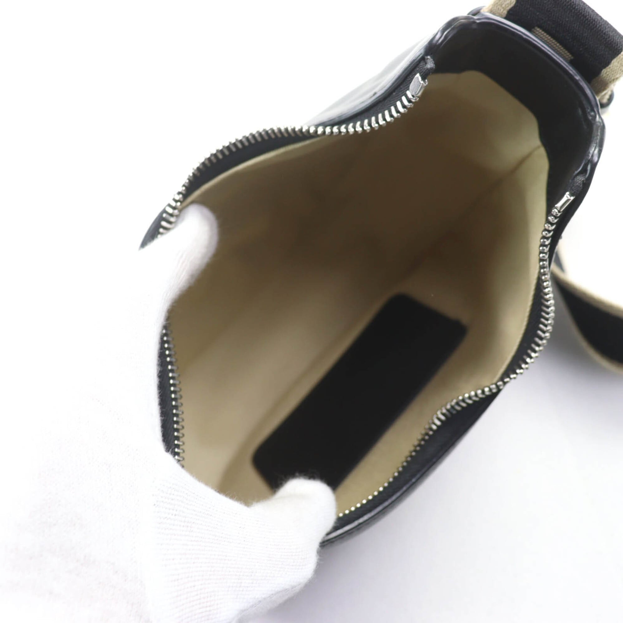 Marni Black Leather Shoulder Bag (Pre-Owned)