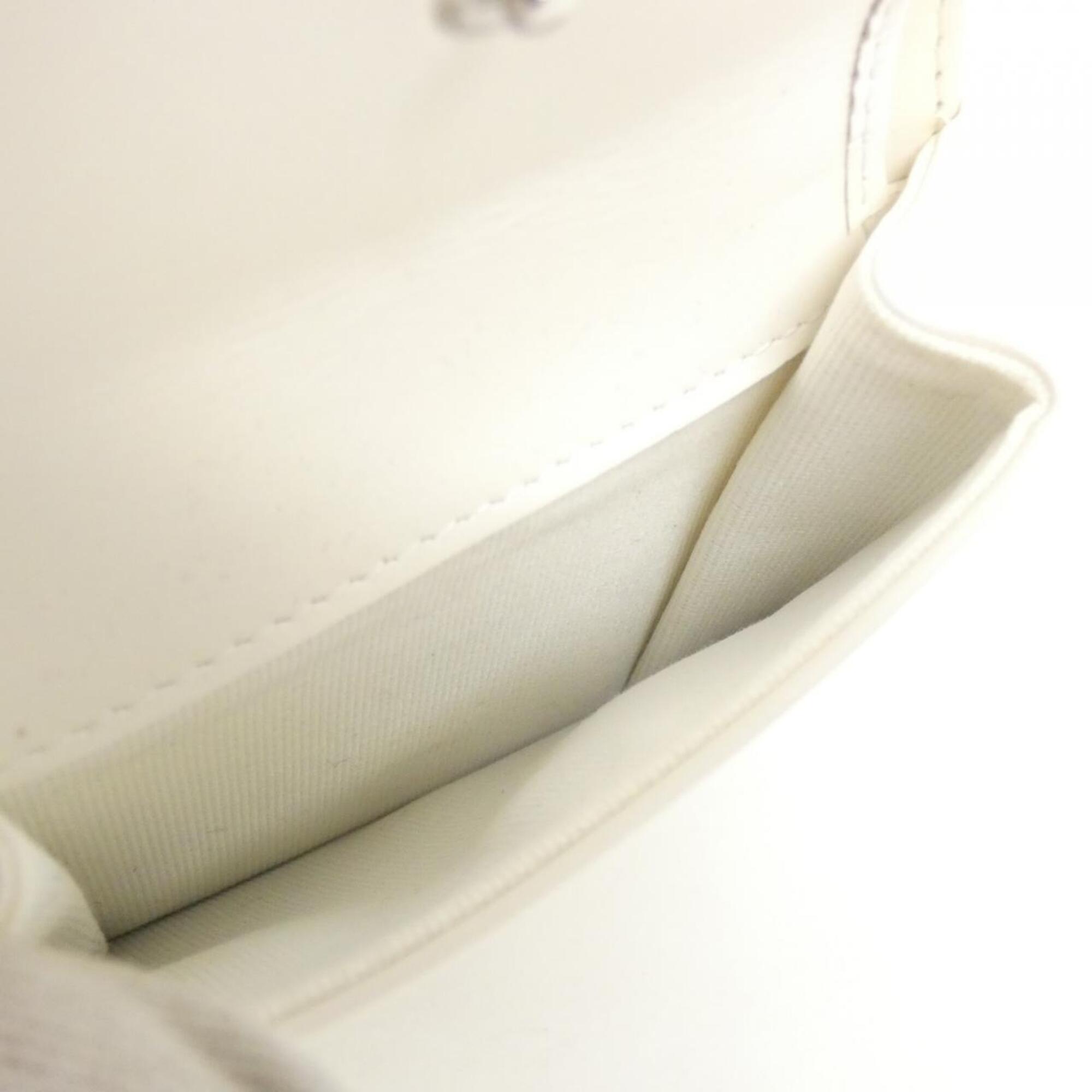 Chanel White Grained Calfskin Long Wallet (Bi-Fold) (Pre-Owned)
