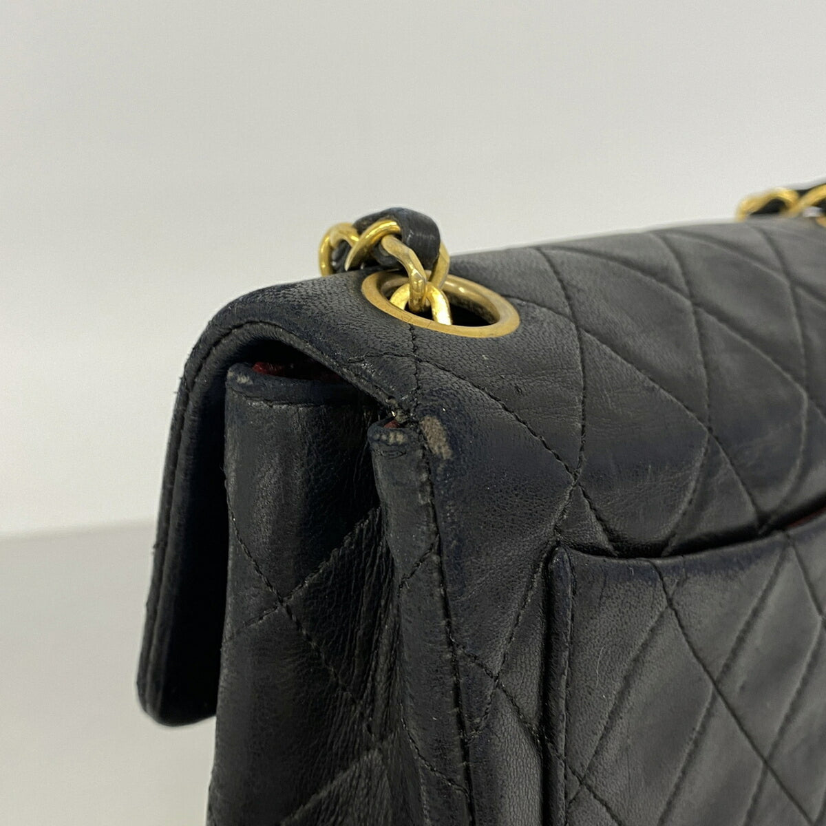 Chanel Black Leather Shoulder Bag (Pre-Owned)