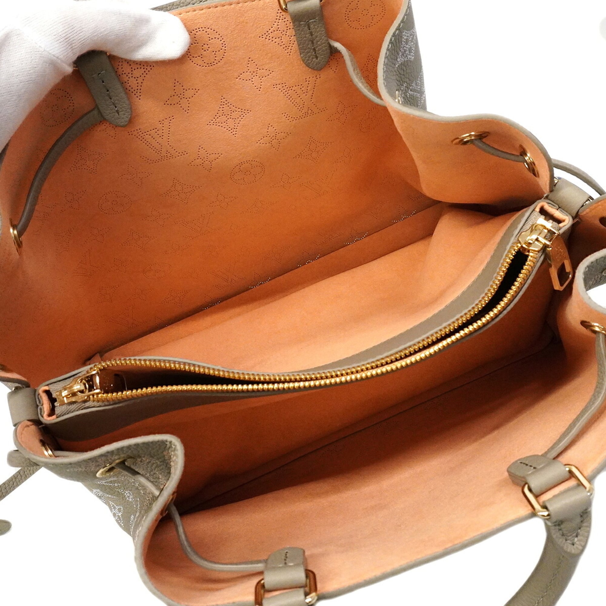 Louis Vuitton Gray Handbag (Pre-Owned)