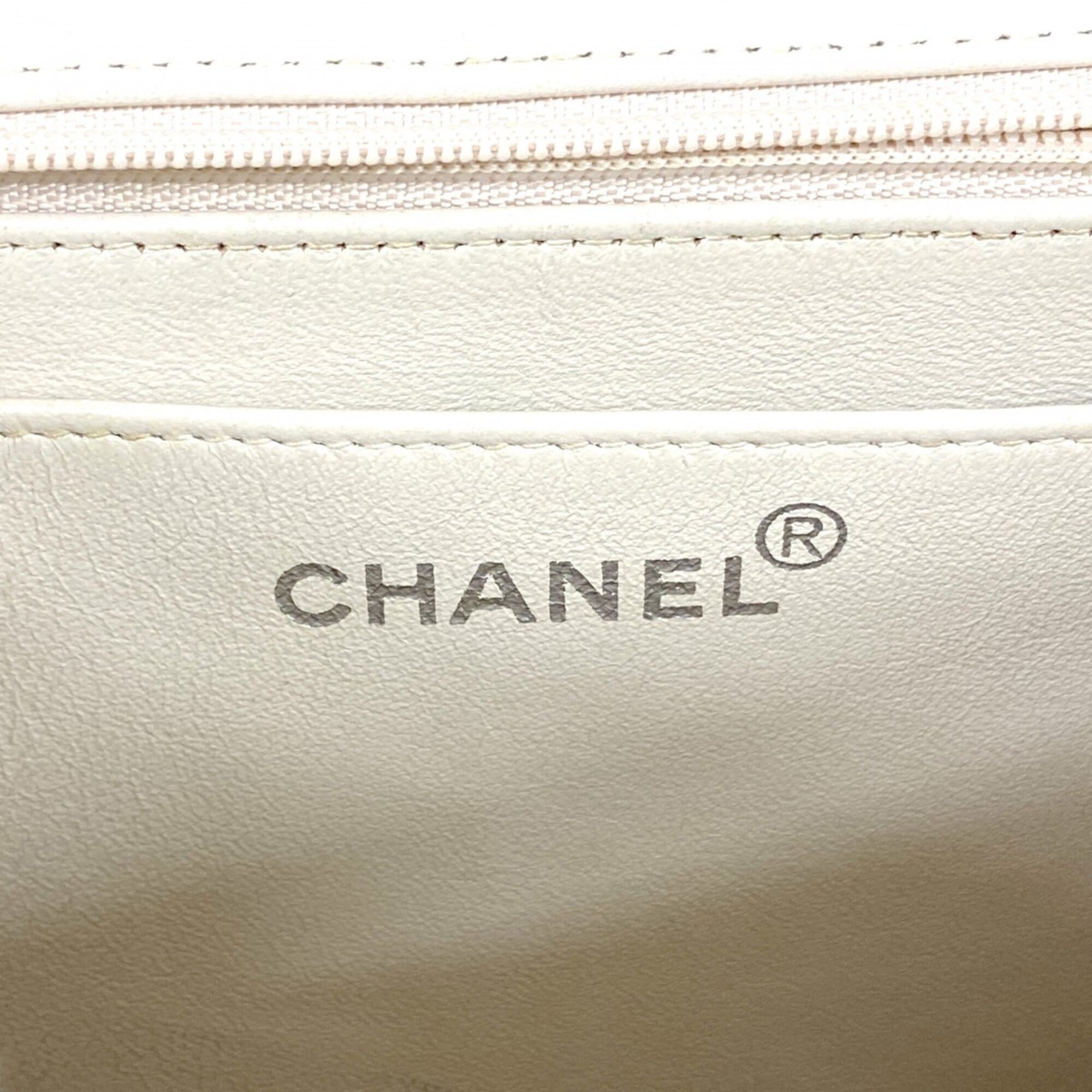 Chanel Ivory Leather Handbag (Pre-Owned)