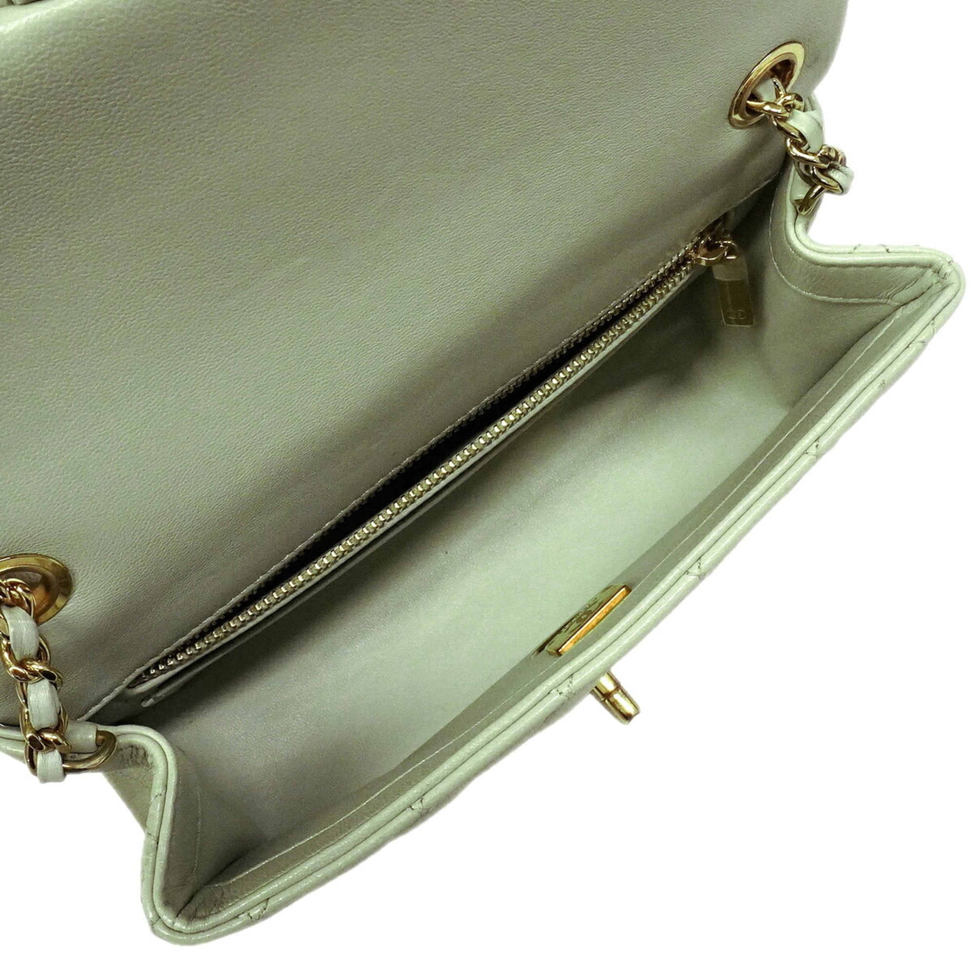 Chanel Green Leather Shoulder Bag (Pre-Owned)