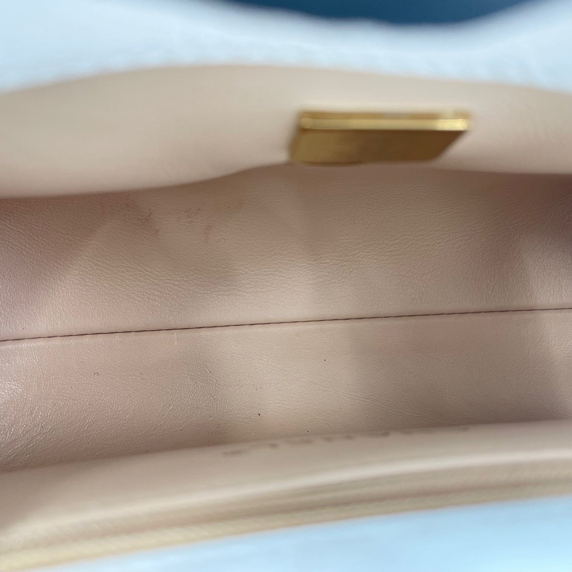 Chanel White Handbag (Pre-Owned)