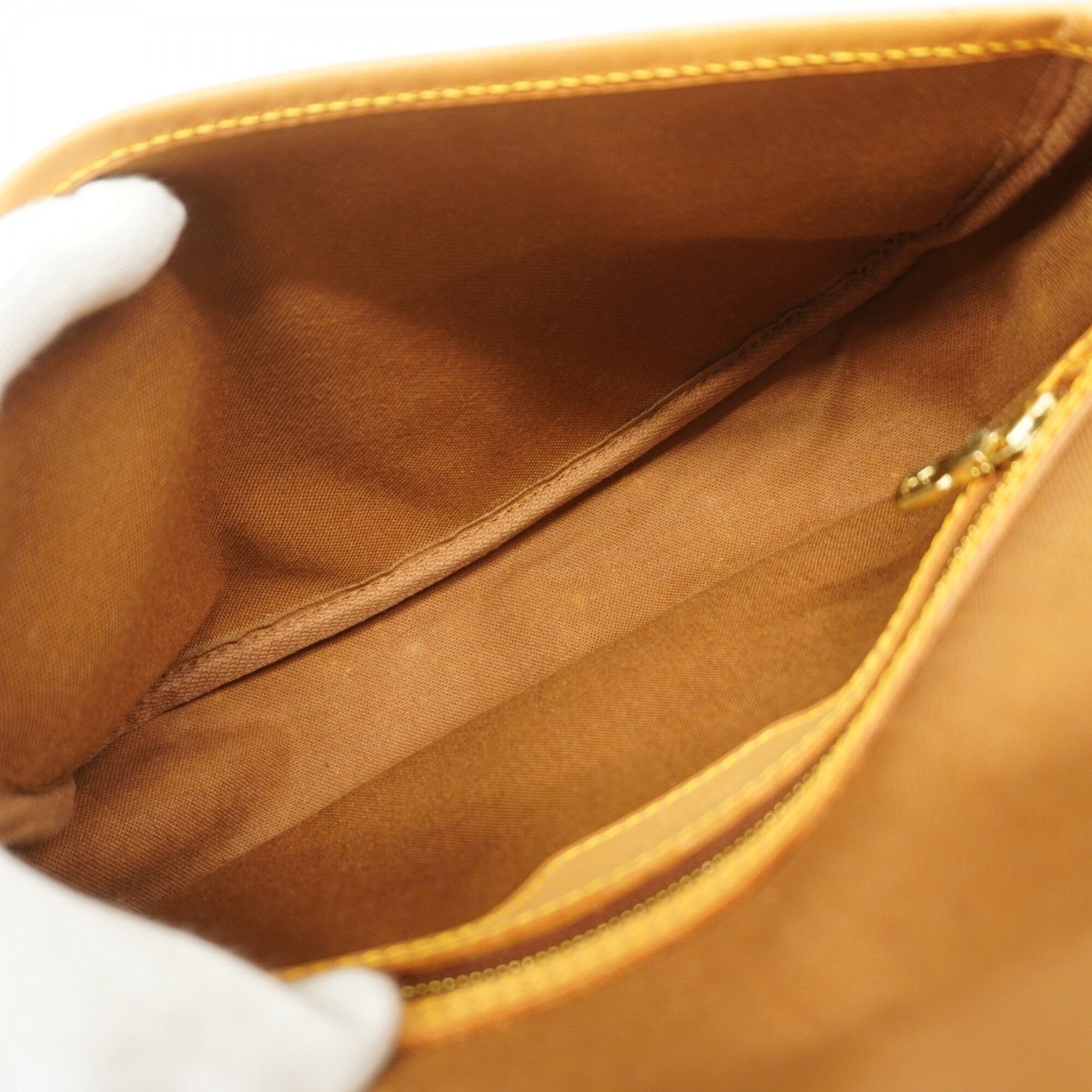 Louis Vuitton Brown Shoulder Bag (Pre-Owned)