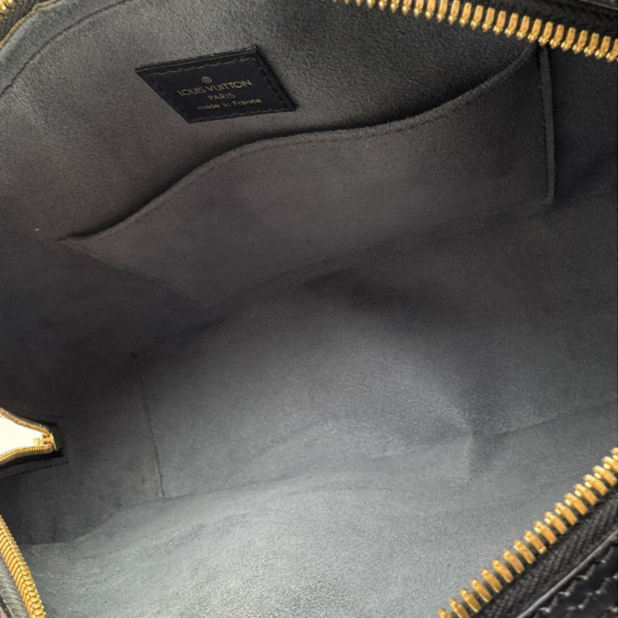 Louis Vuitton Noir Epi Leather Handbag (Pre-Owned)