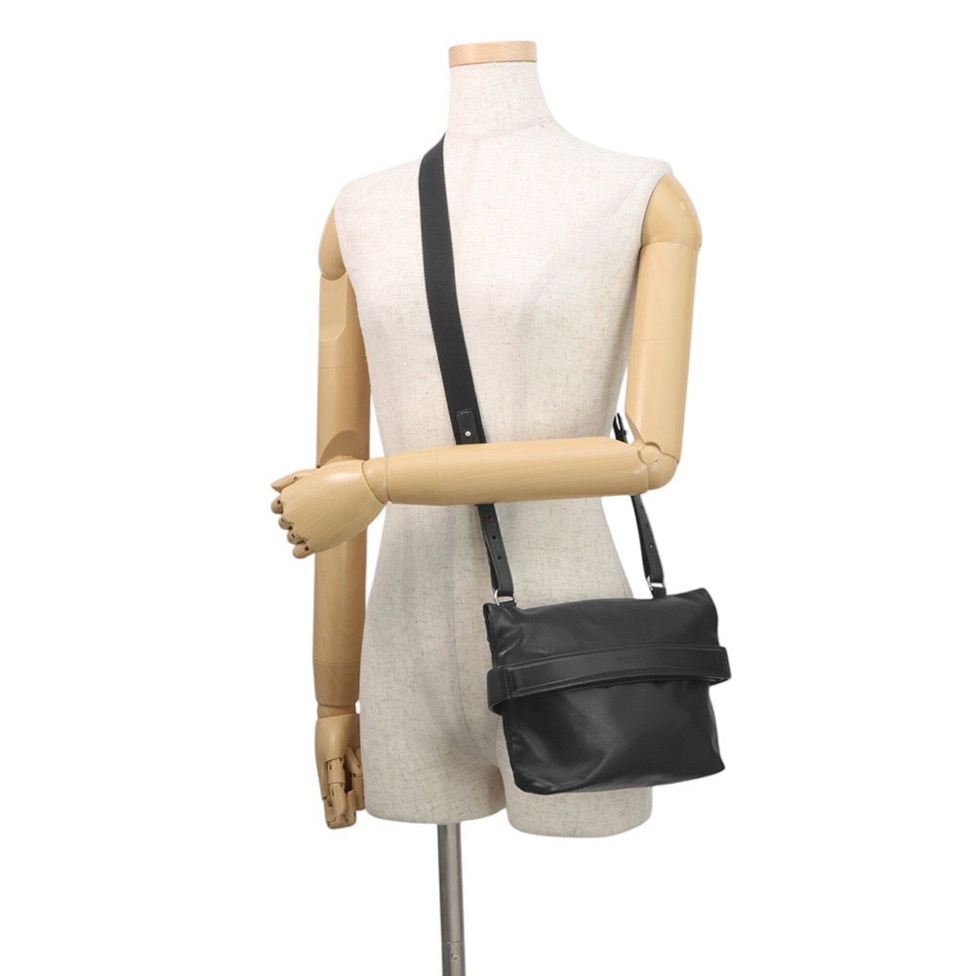 Bottega Veneta Black Leather Shoulder Bag (Pre-Owned)
